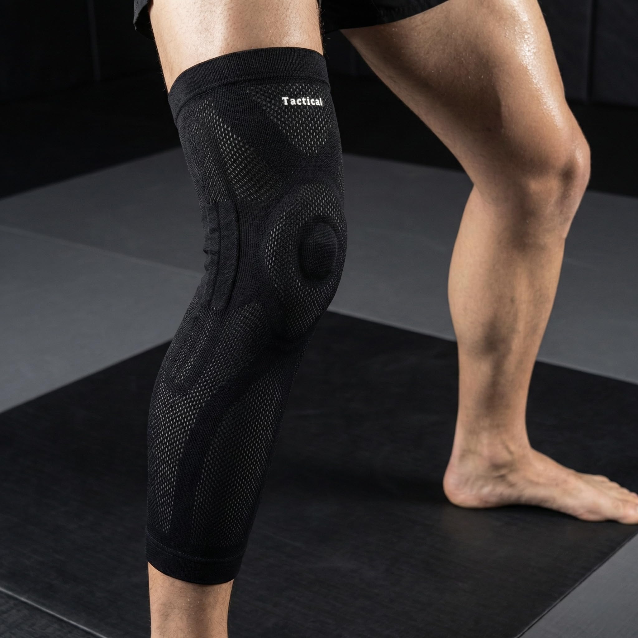 Tactical Fightwear Genouillère Longue – Couverture Supplémentaire & Ajustement Ferme – Stabilisateurs Latéraux pour la Stabilité – Rembourrage en Gel – Bord Supérieur Antidérapant – Pour Sport