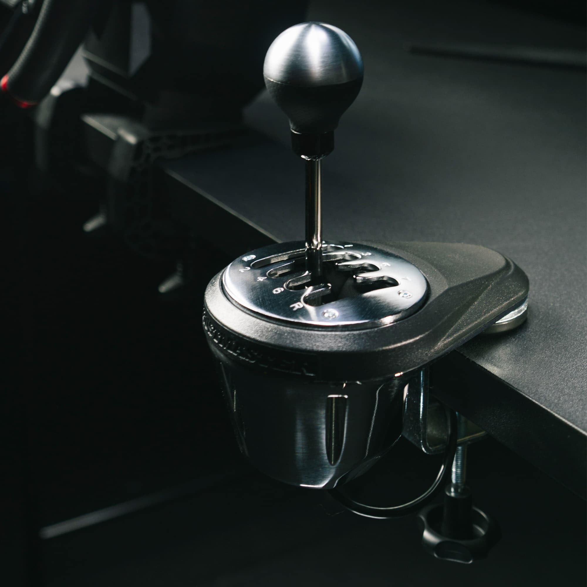 Thrustmaster TH8A Shifter Add-On - Palanca de Cambios de Gama Alta 100% Metálica, Cambio en H y Secuencial, Tecnología Magnética, Compatible con PS5, PS4, Xbox Series X|S, Xbox One y PC