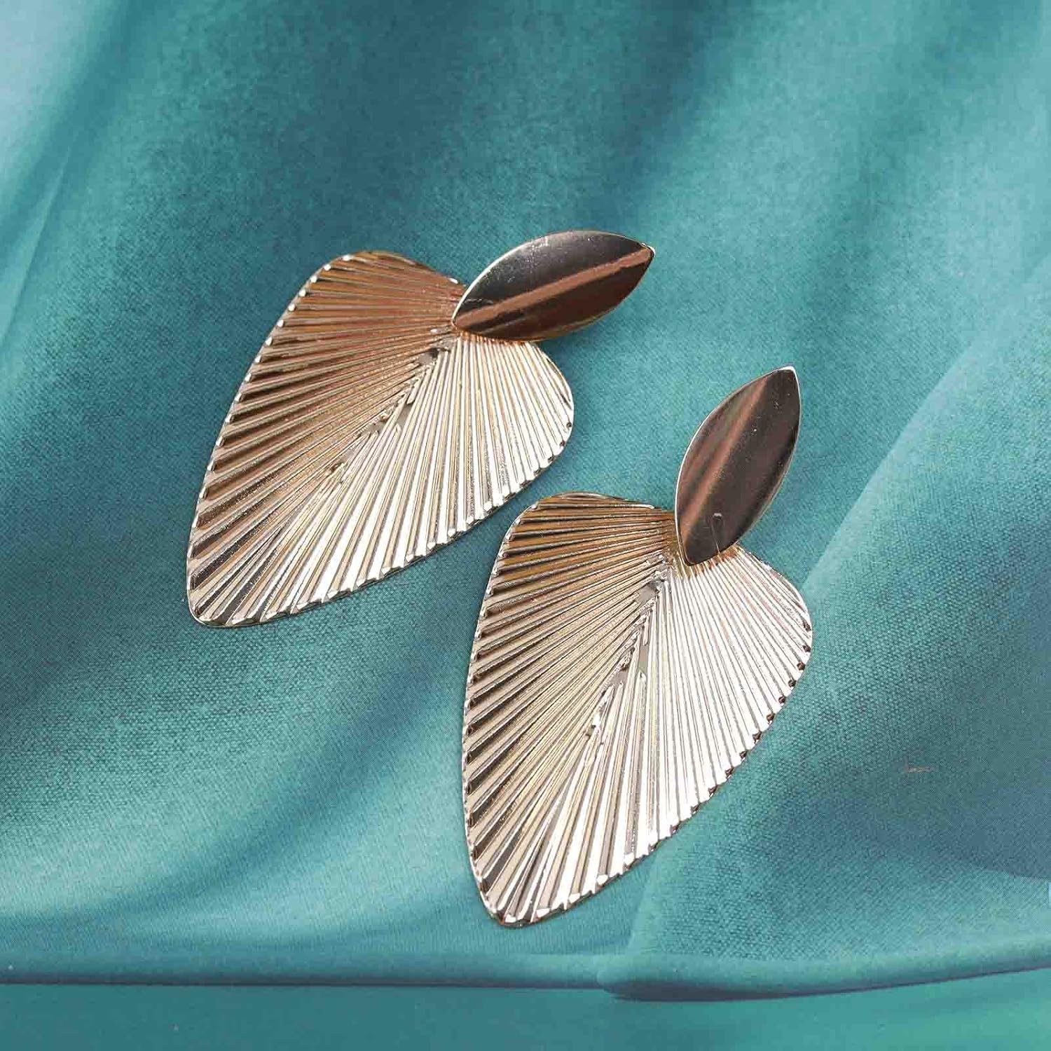 Andelaisi Boho Exaggerate Leaf Stud Earrings Vintage Leaf Dangle Earrings Gold Metal Leaf Drop Earrings Punk Large Leaf Earrings Jewelry for Women - Image 4