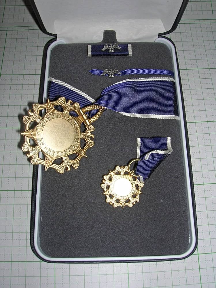 Amazon.co.jp: 超レア物U.S. Presidential Medal of Freedom Amazon.co.jp: 超レア物U.S. Presidential Medal of Freedom