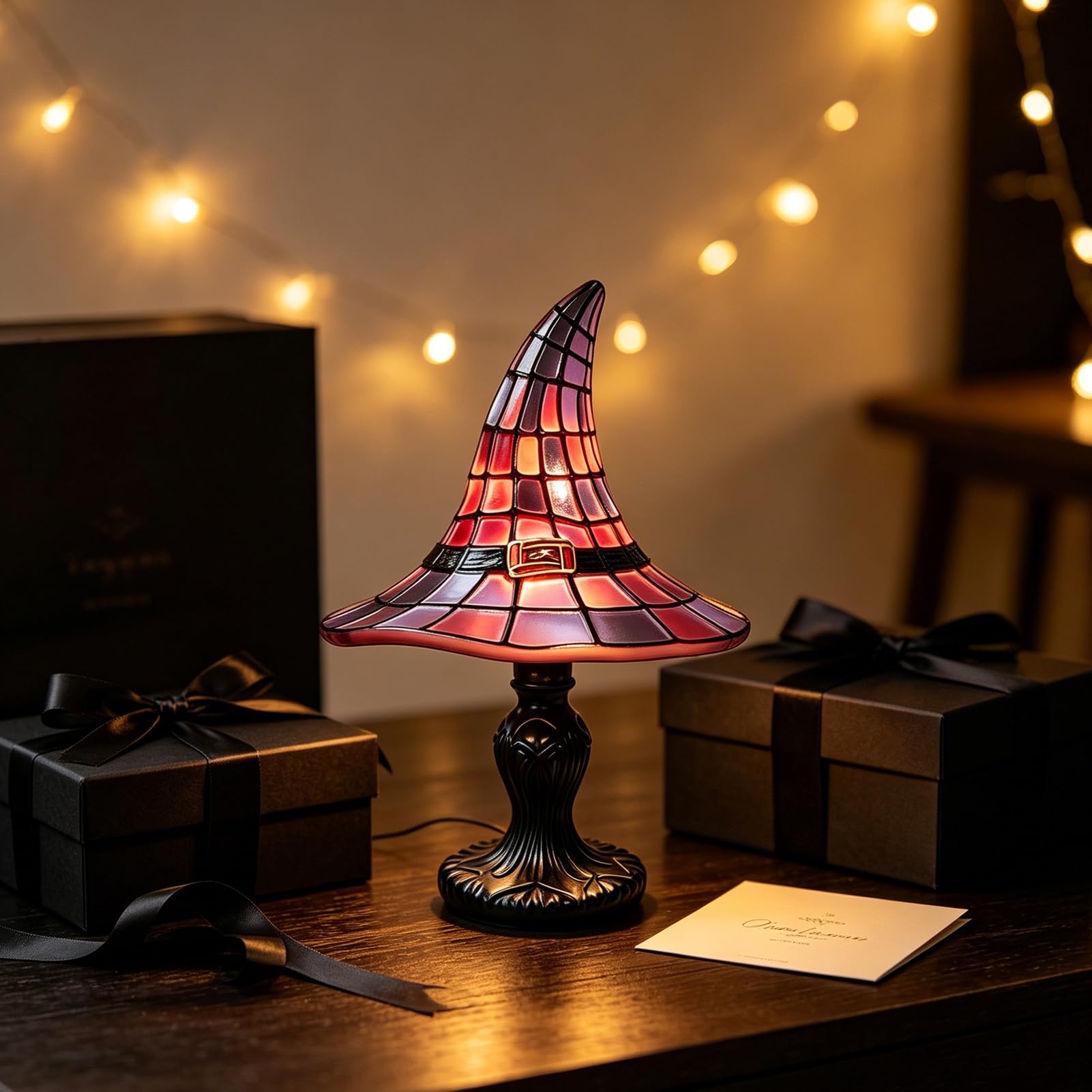 RetroNest Stained Glass Witch Hat Lamp USB Powered Gothic Night Light Compact Resin Wizard Table Ornament with Purple Amber Mosaic for Bedroom Bookshelf Halloween Decor 18cm