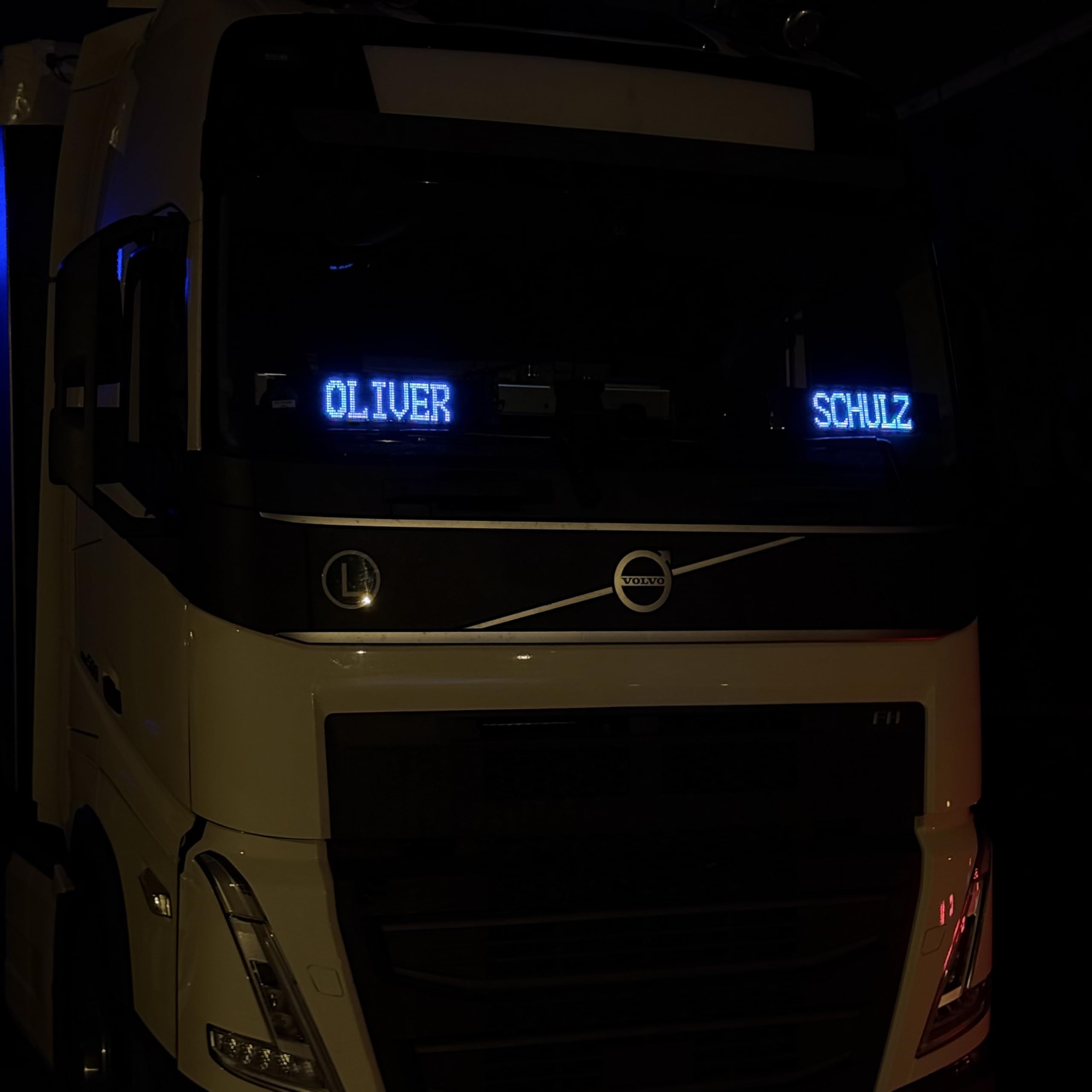 2er Set CarFlare Teufels Augen Devil Eyes LED Laufschrift für LKW & Auto (120×595mm) – Programmierbares Leuchtschild mit App-Steuerung, Bluetooth, USB 5V – RGB LED-Anzeige für Text, Emoji