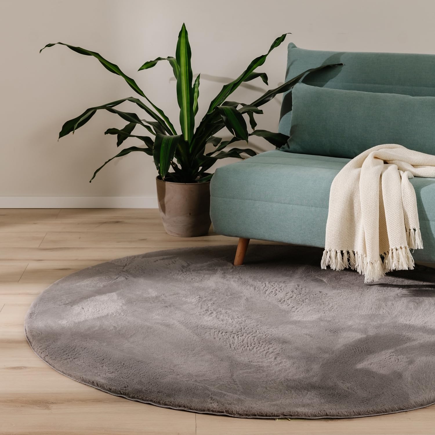 benuta Basic Alfombra Salon Furry - Gris Redonda 80 cm - De Piel sintética - Suave para Sala y Dormitorio - Base Antideslizante - Lavable - Compatible con calefacción bajo Suelo OEKO-TEX STANDARD 100