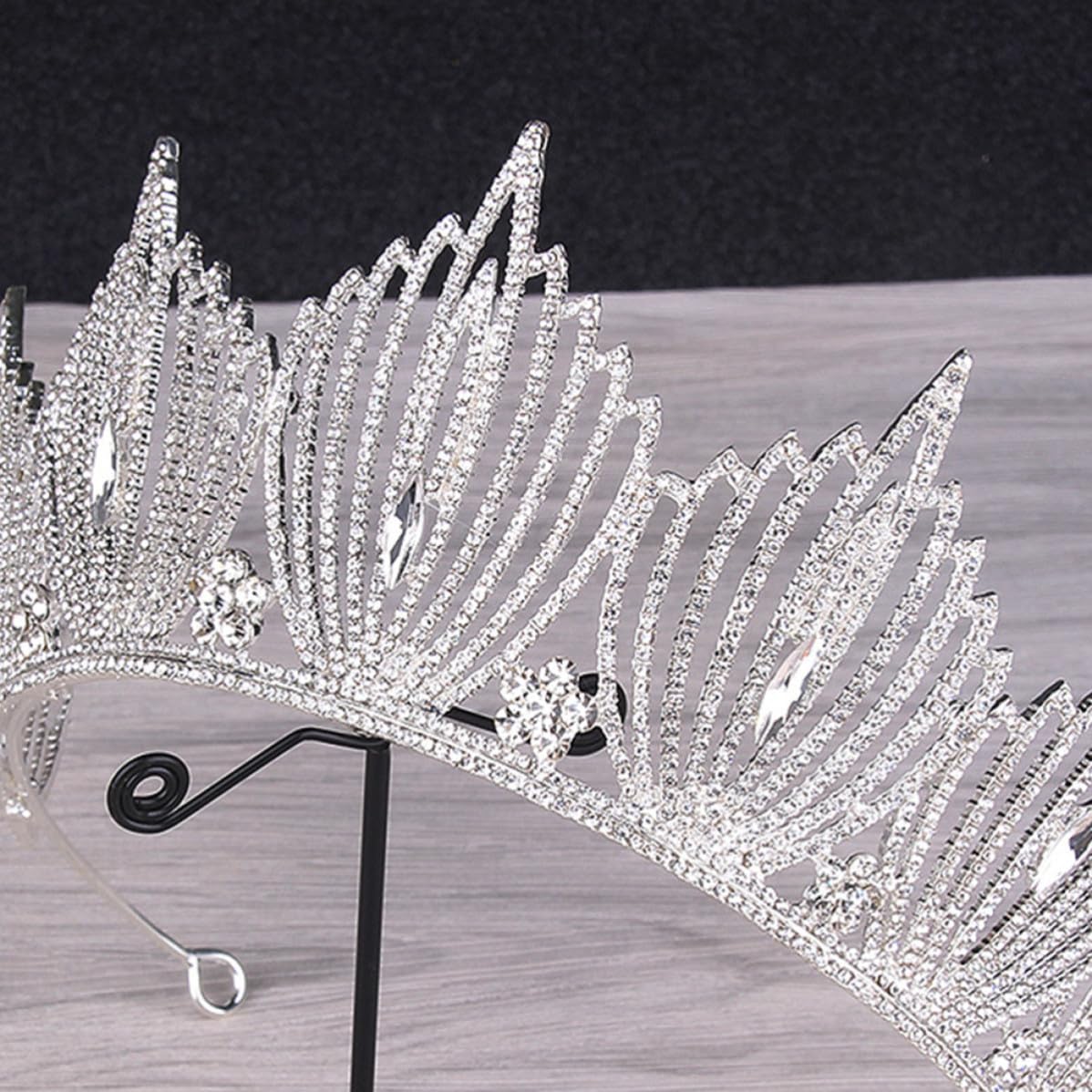 Elegant Baroque Style Bride Crown Hair Hoop Rhinestone Wedding Headdress Alloy Material without Fading Suitable for Wedding and Engagements Silver Crown Hair Accessories