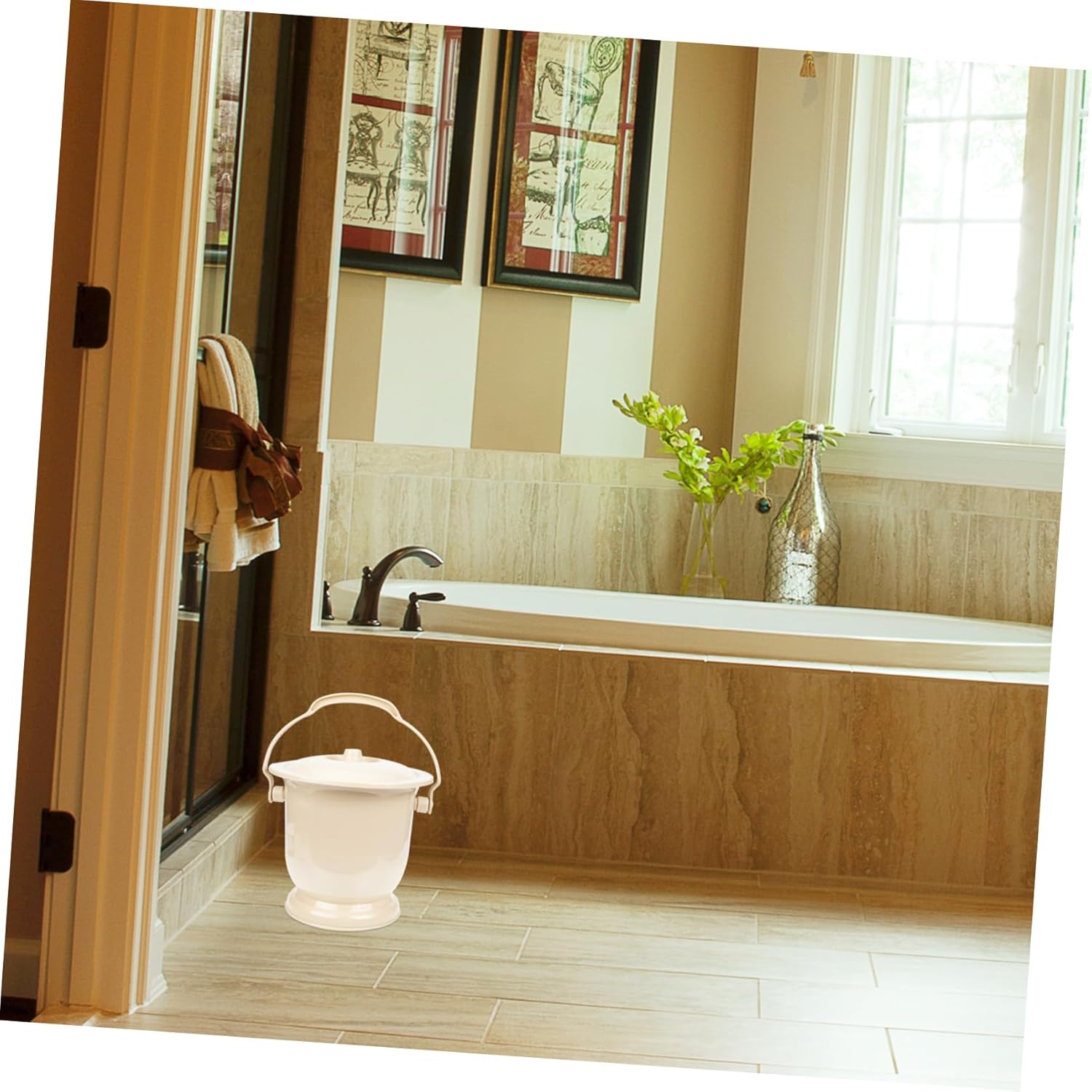 Portable Adult Urine Pot Lid Large Capacity Spittoon for Home Use Travel Elderly Care Universal Chamber Pot Handle for Easy Handling and Practical Use