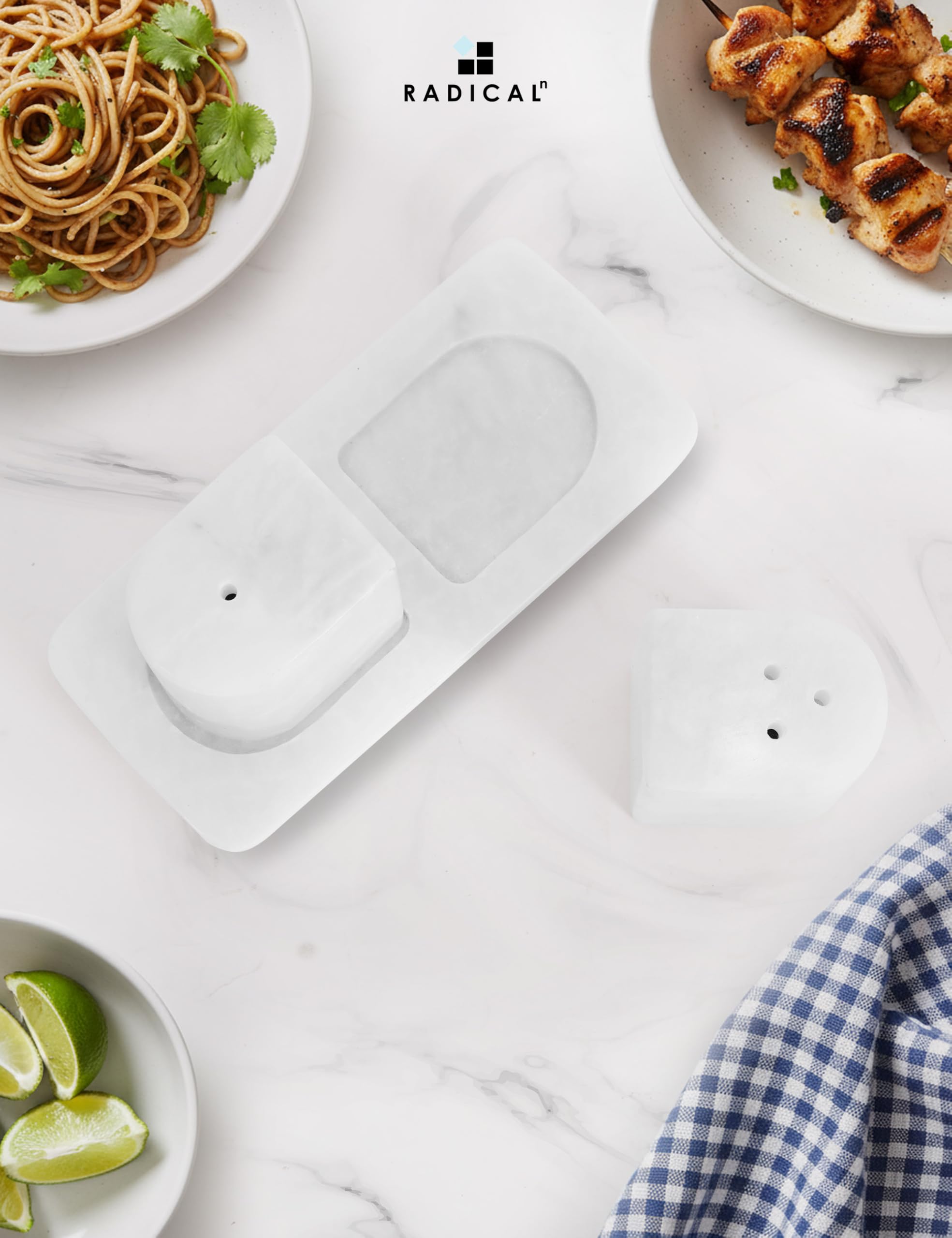 Radicaln Set di sale e pepe in marmo bianco da 6,3 cm, realizzato a mano, set di spezie Saleros per bancone della cucina, porta sale rosa, decorazione per la tavola della cucina della fattoria