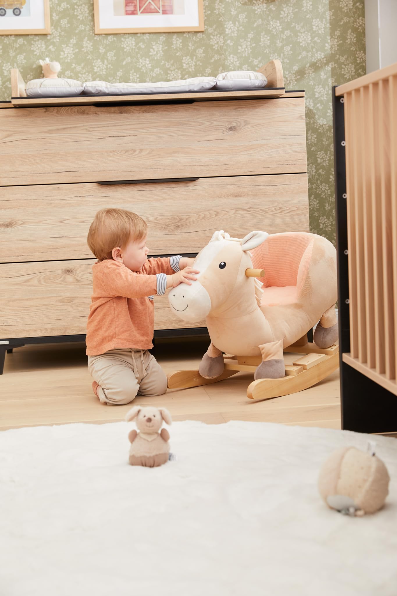 Sterntaler Schaukeltier Pferd Sunny - Schaukeltier aus samtig weichen Materialien - Schaukelpferd für Kinder mit Mähne und Schweif - Spielzeug Wippe für Baby und Kinder, lichtbeige