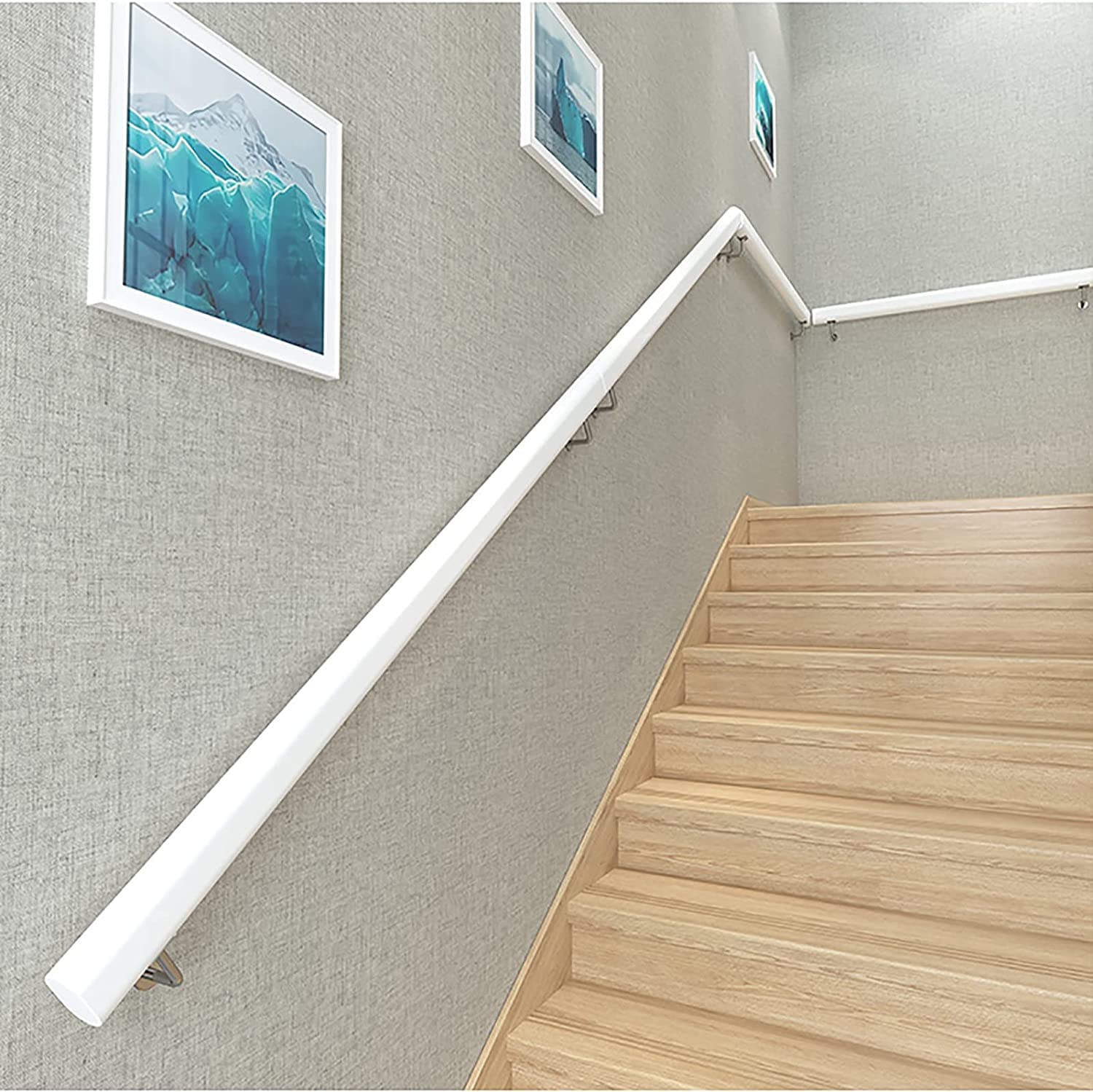 Rampe d'escalier en bois de pin massif pour l'architecture de villa et loft
