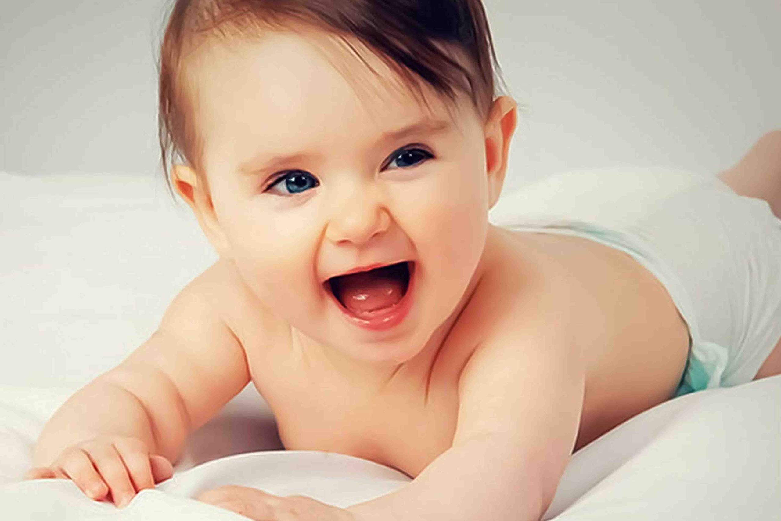 Yellow AlleyPaper Baby Boy Crawling Wall Sticker for Pregnant Women, Decoration Living Room/Bed Room/Kids Room, Self Adhesive (Medium)