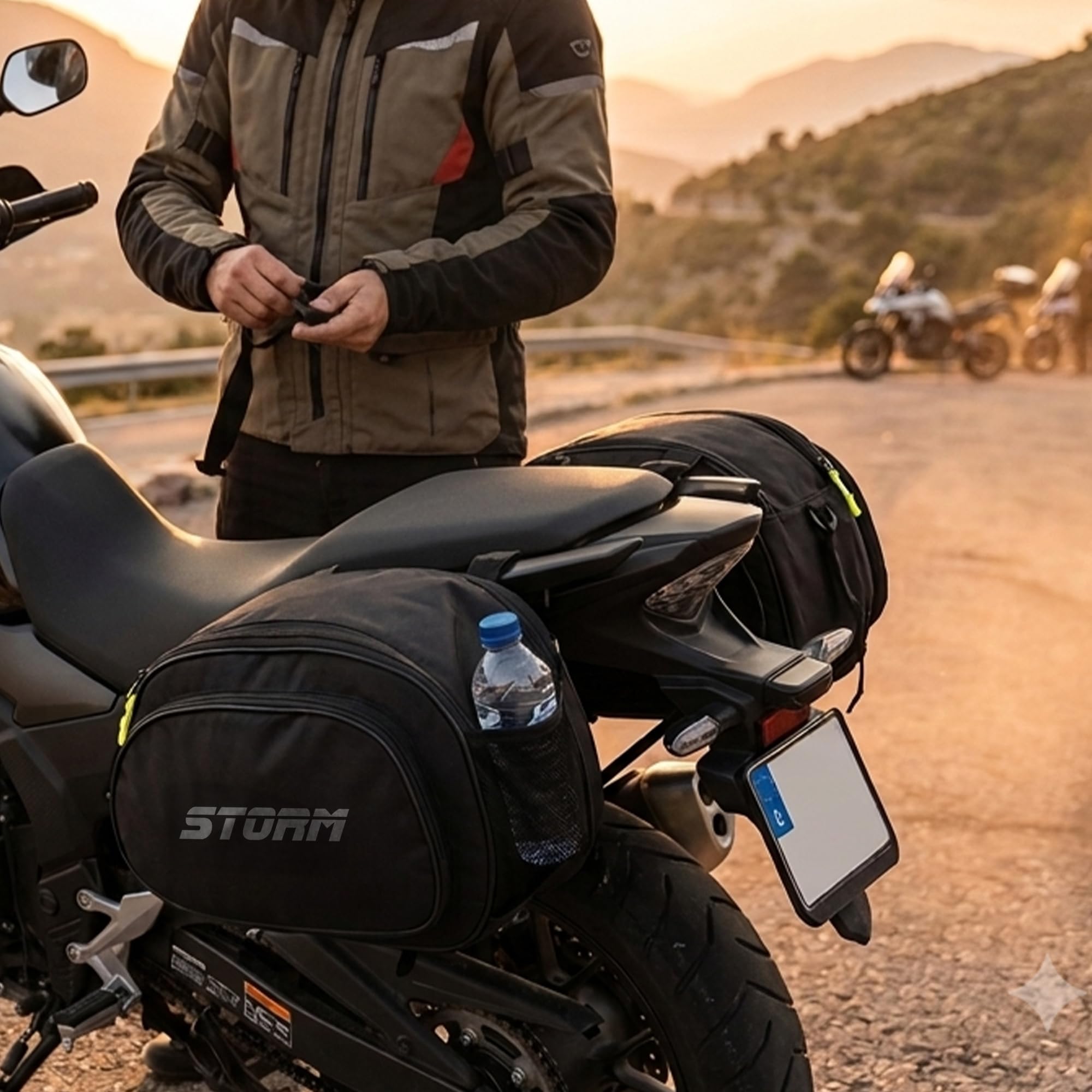 STORM Borse Laterali Moto 45 Litri, Coppia Borsoni Impermeabili con Doppia Apertura a Cerniera, Cinghie Regolabili, Universali, Nero (45 litri)
