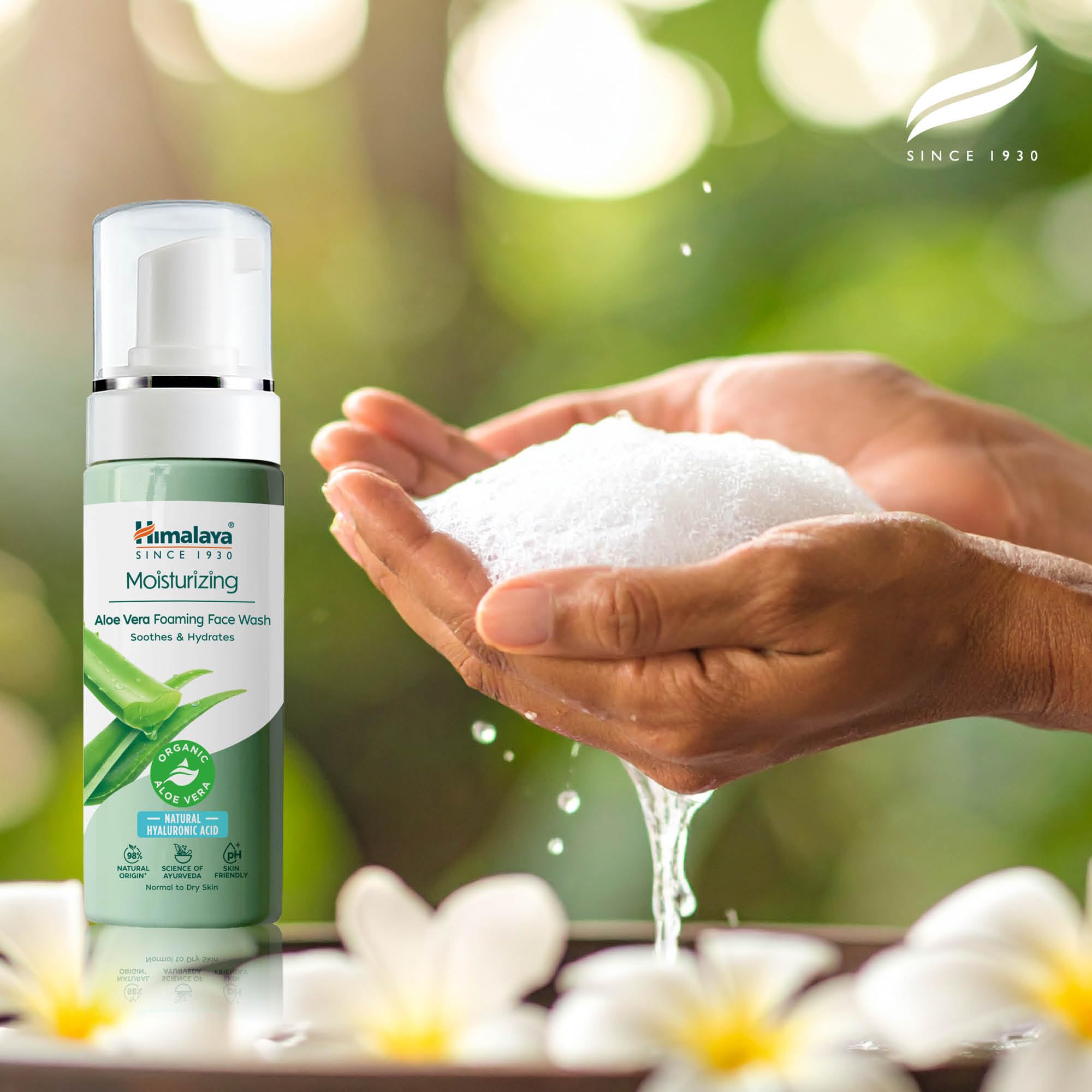 Himalaya Detergente Schiumogeno Idratante con Aloe Vera Biologica e Acido Ialuronico Naturale, per pelle secca e spenta, 98% ingredienti di origine naturale, dermatologicamente testato, 150 ml