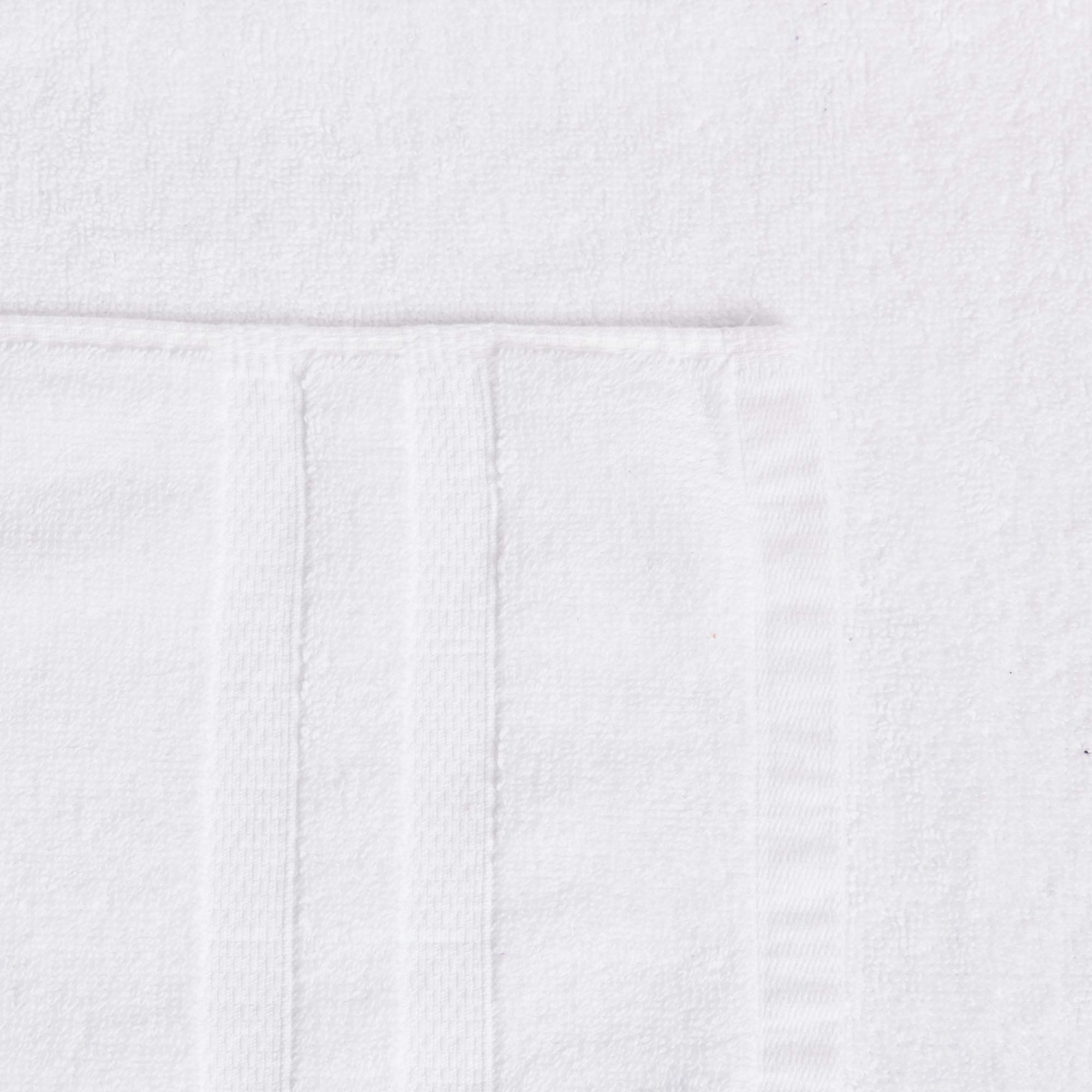 Amazon｜Living Fashions 高級ホワイトバスタオル L - 600GSM ソフト