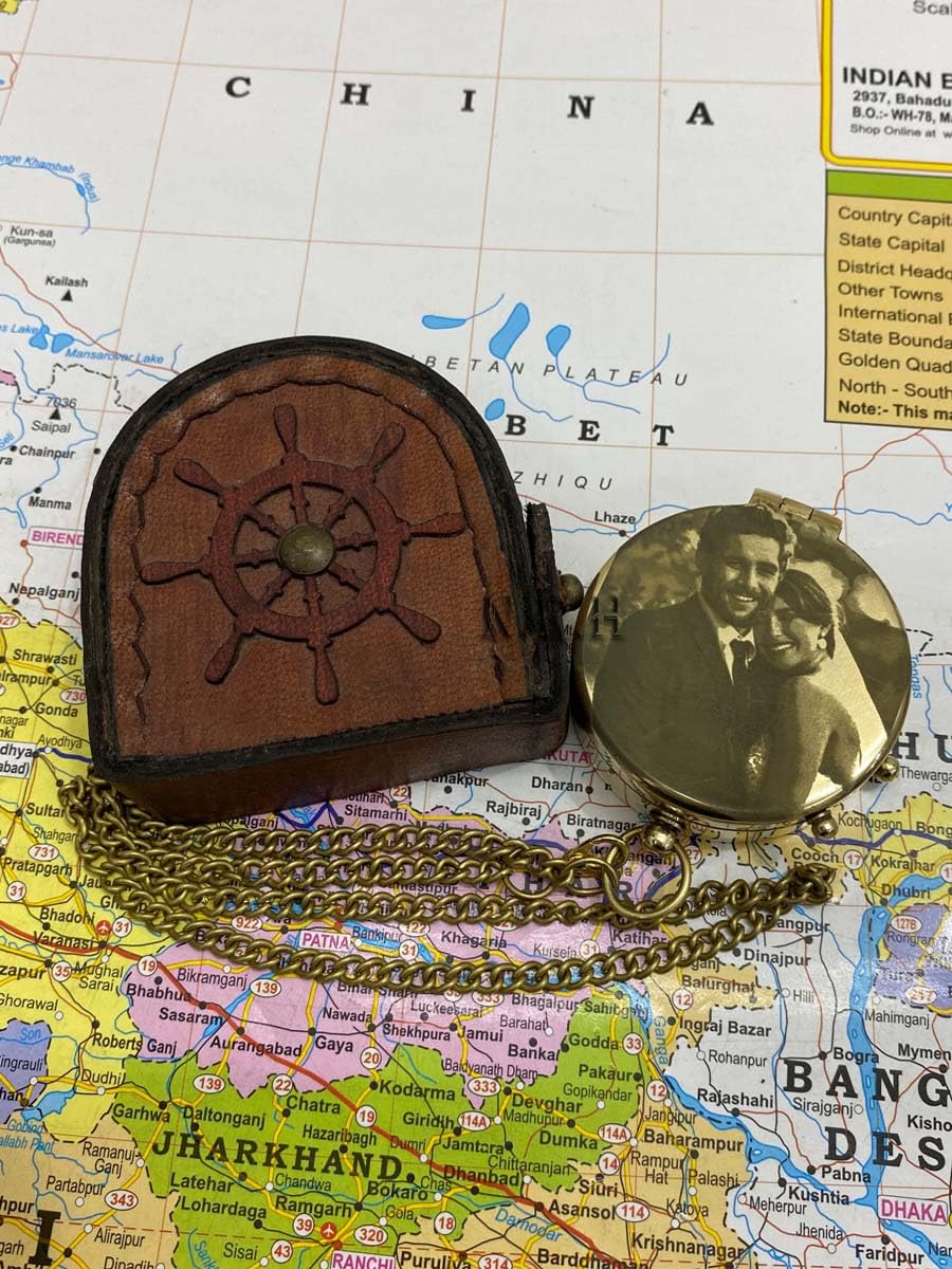 Bussola tascabile in ottone da 5,1 cm, con catena e ruota marrone, regalo romantico per lui/lei, regalo per marito, compleanni, anniversari, San Valentino