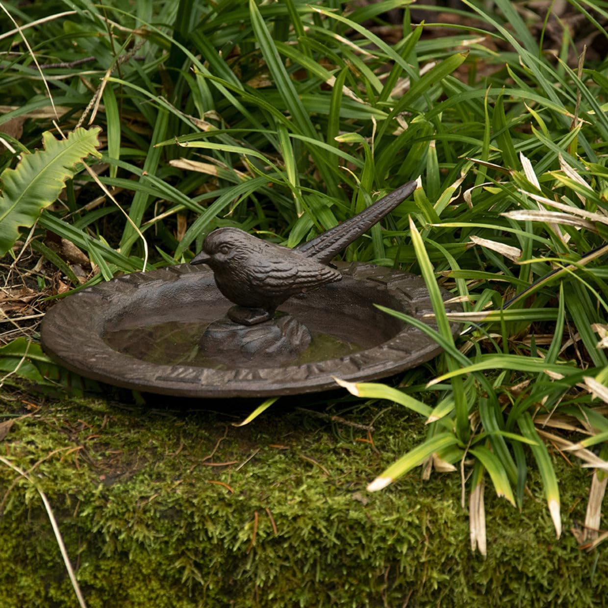 Sonnenuhr und Vogeltränke