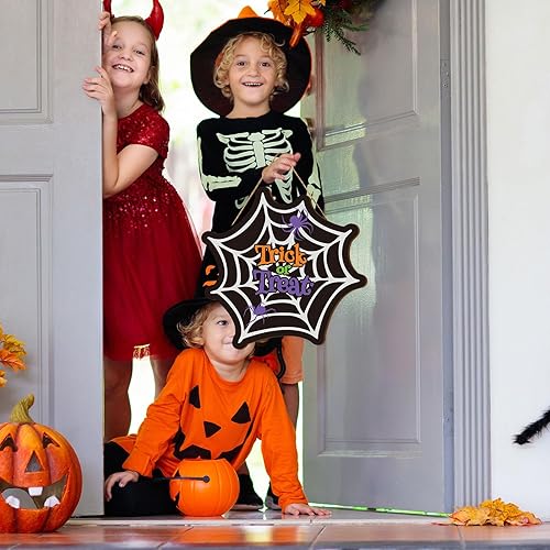Miniatura 5 de Whaline Letrero colgante de madera con diseño de telaraña de Halloween, diseño de truco o trato, corona de bienvenida, decoración de Halloween,