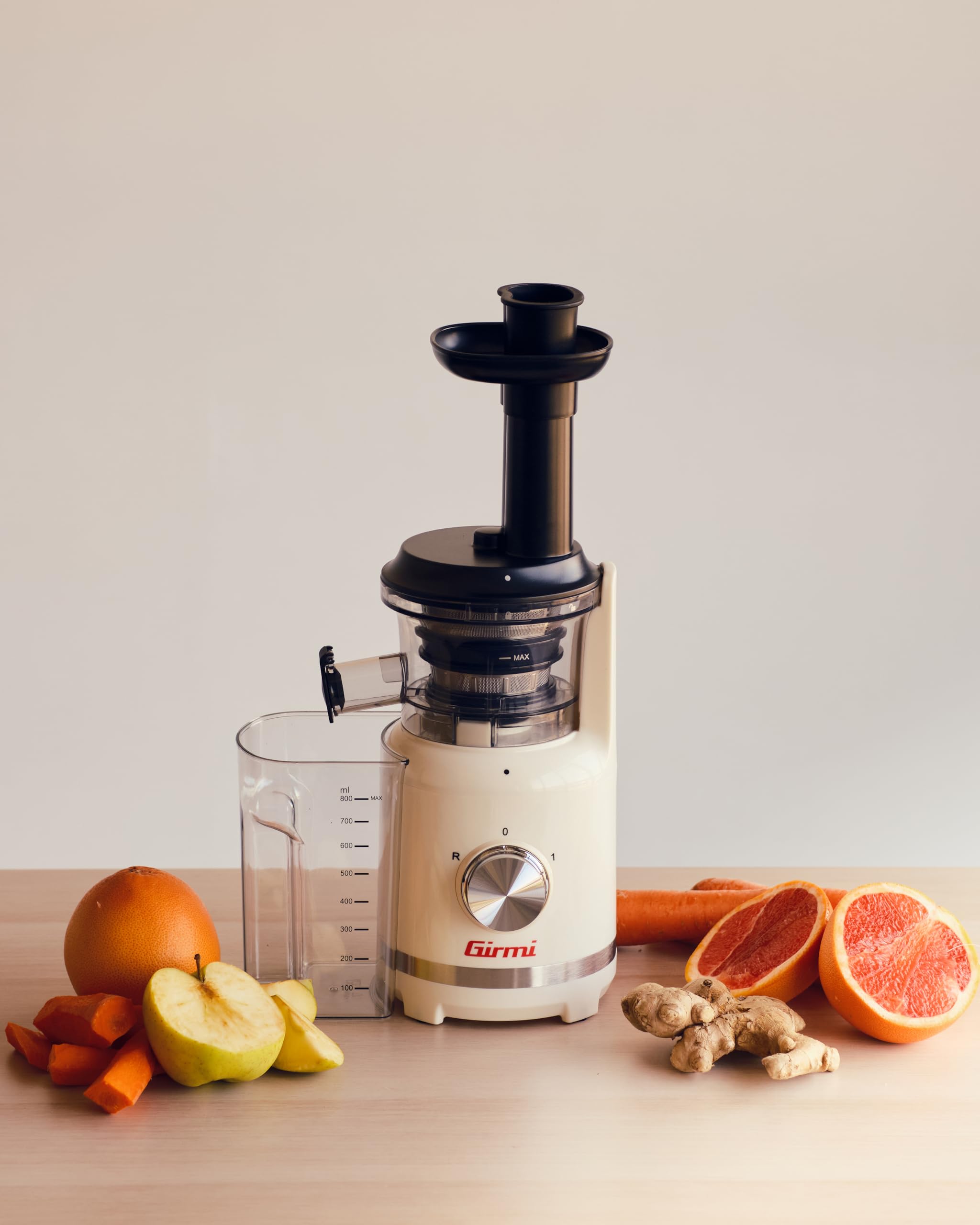 Girmi SW11 Estrattore di succo, 300W, Centrifuga,Velocità di Rotazione 70 Giri/minuto, Blocco di Sicurezza, Ricettario Incluso, Filtro in metallo, Accessori Inclusi, Panna