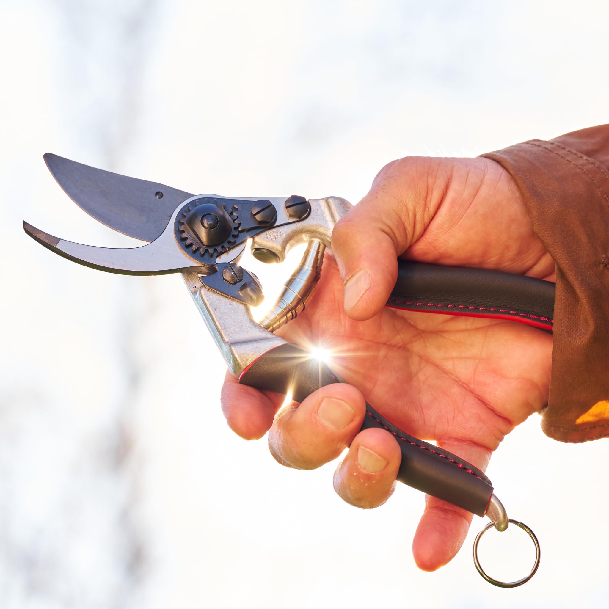 FELCO 8 Elite – Sécateur professionnel droitier pour grandes mains, coupe 25 mm, revêtement F-Tech anti-friction, poignées cuir cousues main, outil ergonomique de taille