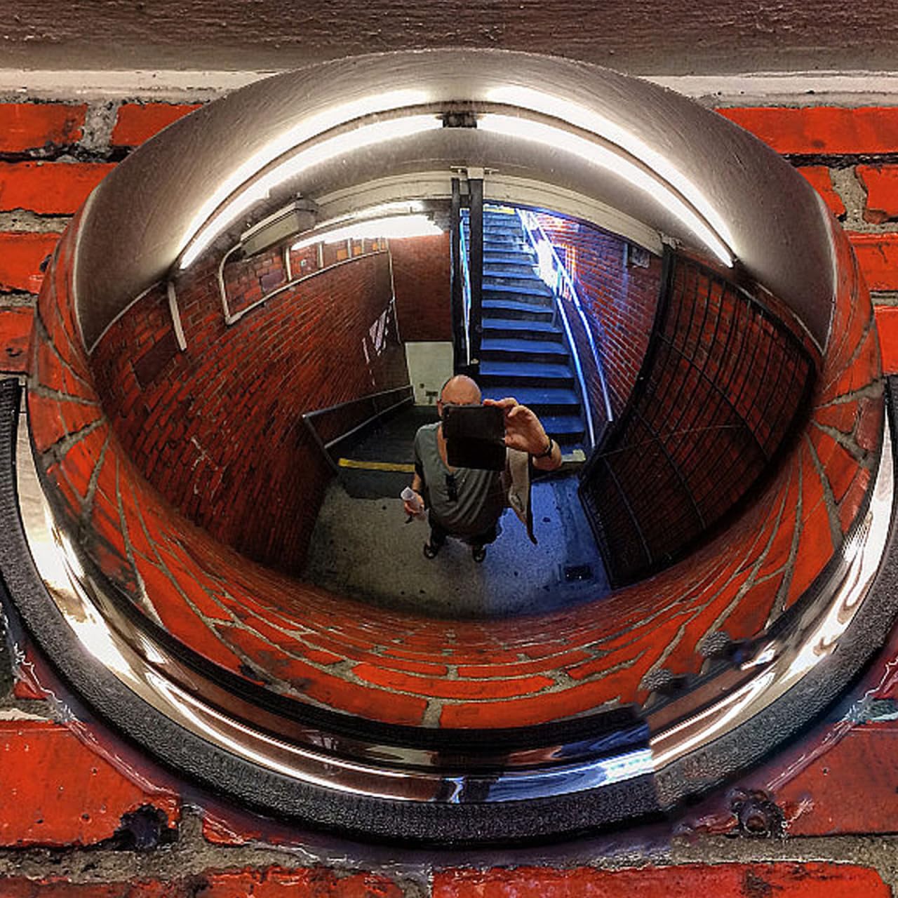 Miroir d'angle convexe de sécurité en acrylique avec bord noir pour allée, entrepôt, bureau, parking, supermarché, 180 degrés