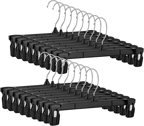 Smartor - Perchas ahorradoras de faldas, paquete de 150 unidades, perchas delgadas de plástico para pantalones y pantalones cortos, con estrías