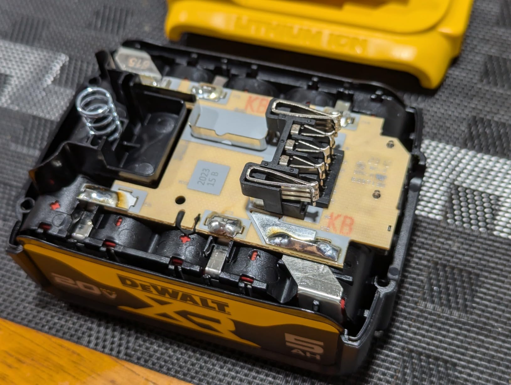 DEWALT 20V MAX Lithium-Ion 5.0 AH Battery (2-Pack) photo review