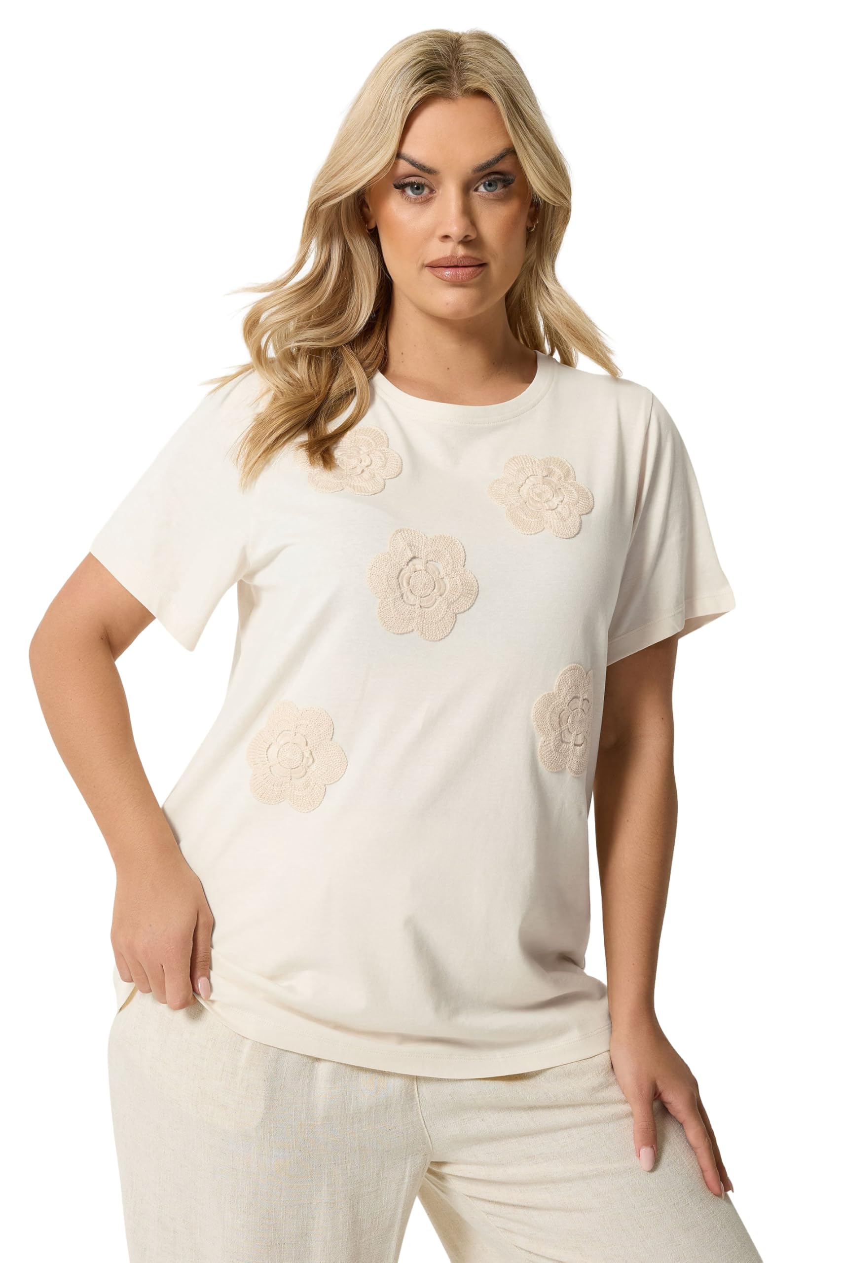 Yours Women's Cream Daisy Applique T-Shirt In | Size: 30-32