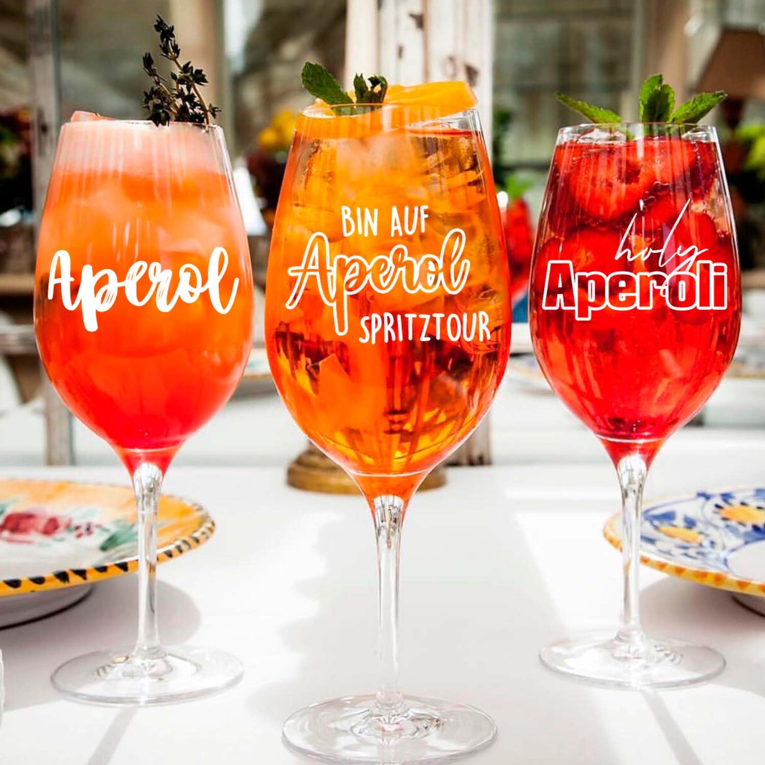 Coffret cadeau 4 verres Aperol Spritz - Verres Aperol de qualité supérieure | Pailles en verre It’s Aperol O’Clock | Sous-verres en liège, idéal pour les amateurs d'Aperol