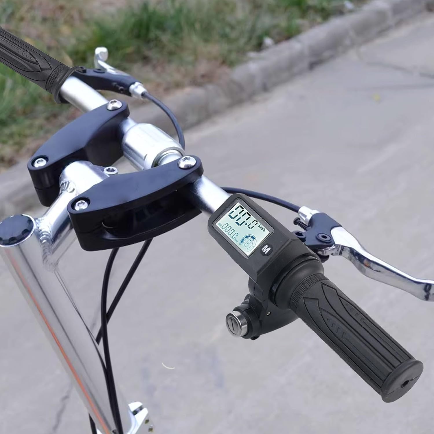 LED Display Electric Bicycle Throttle 24-72V Scooter Grip Handlebar 3-Speed Adjustable Power Monitor Voltage Indicator Mileage Speed Display for E-Bikes(6pin)