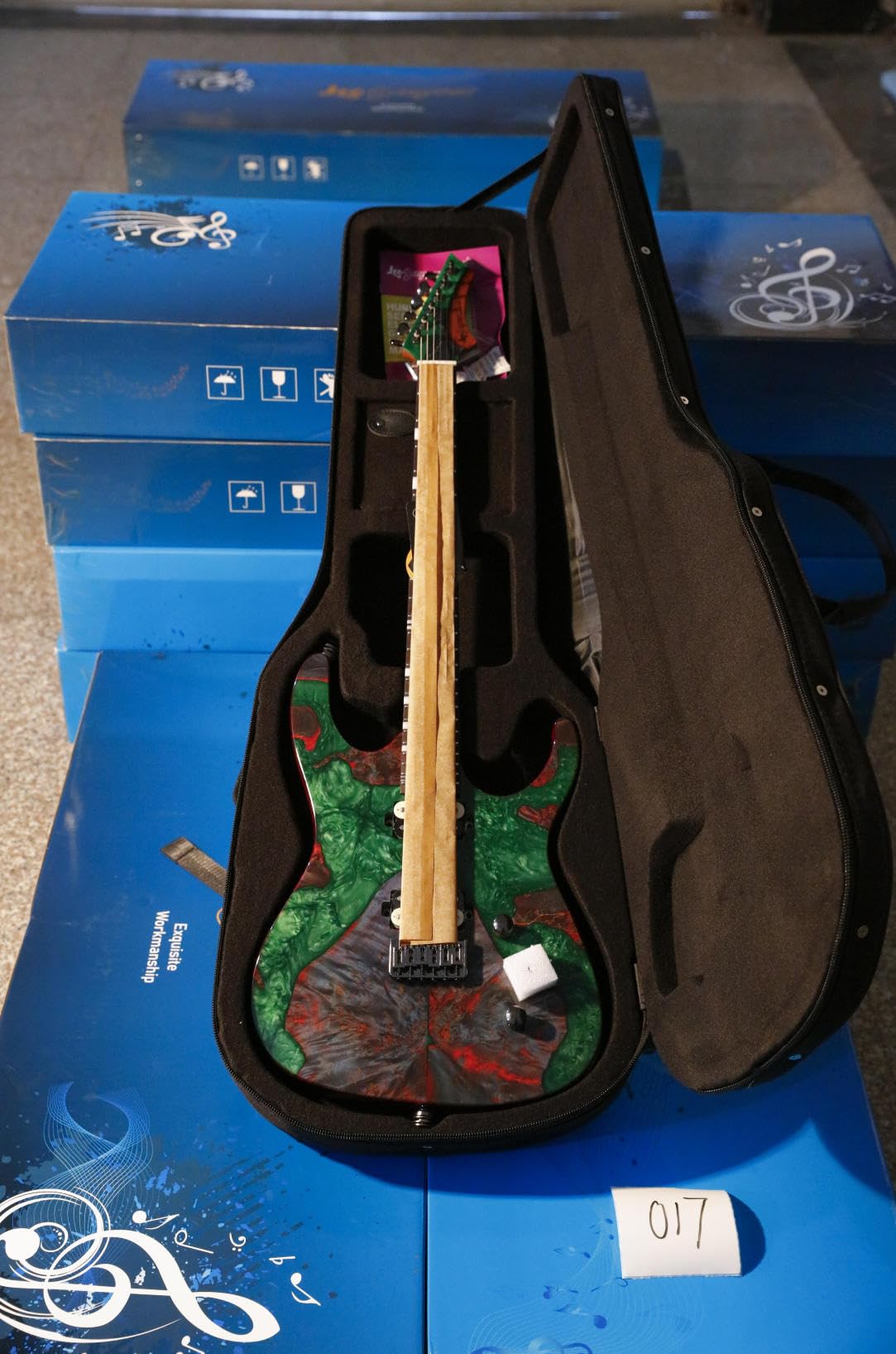 Amazon.com: Leo Jaymz Electric Guitar Hurricane Deluxe See What