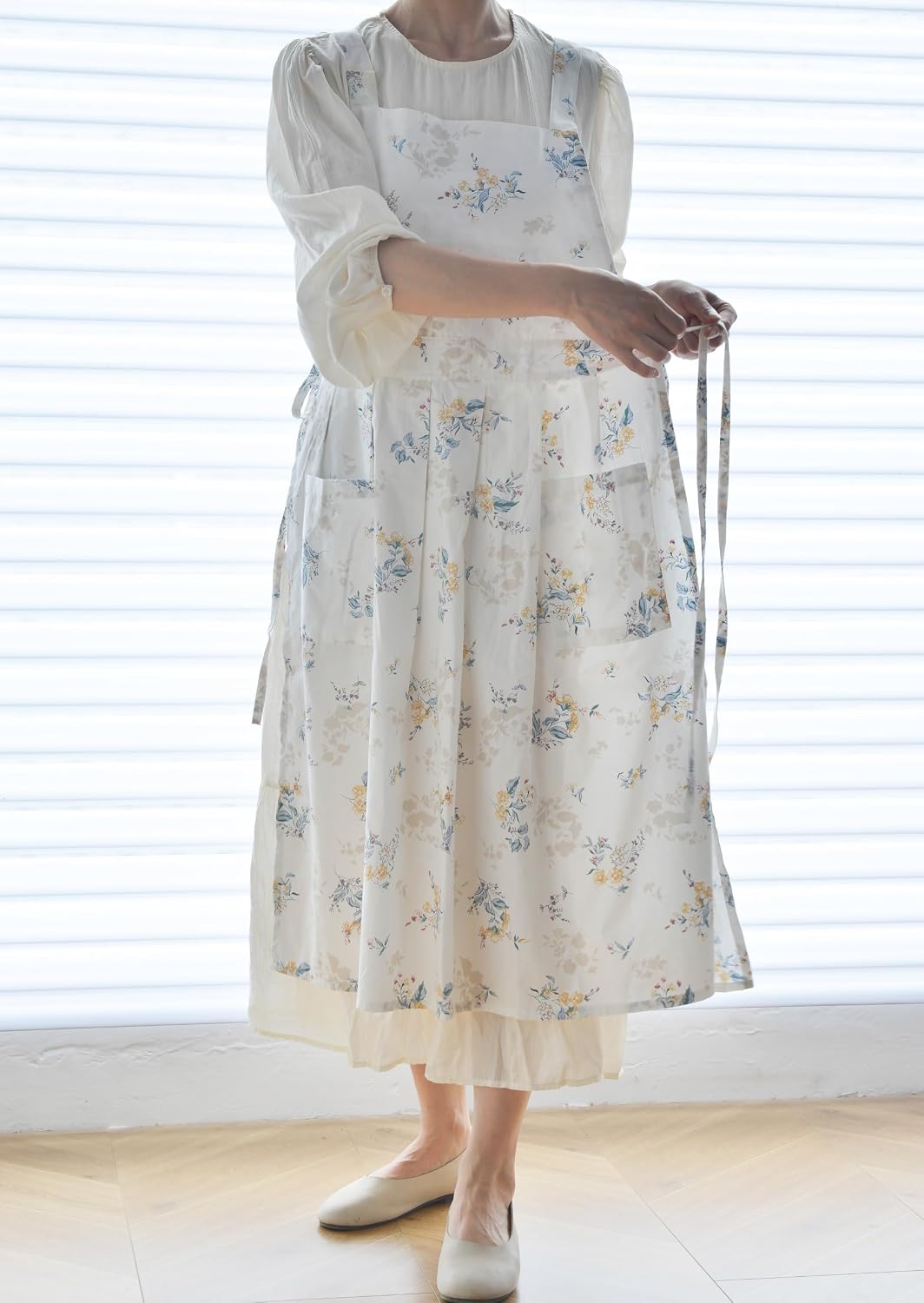 Pinafore Apron Dress，Japanese Cotton Linen Cross Back Apron for Women with Pockets，Pinafore Dress with Waist Ties (Blue flower)