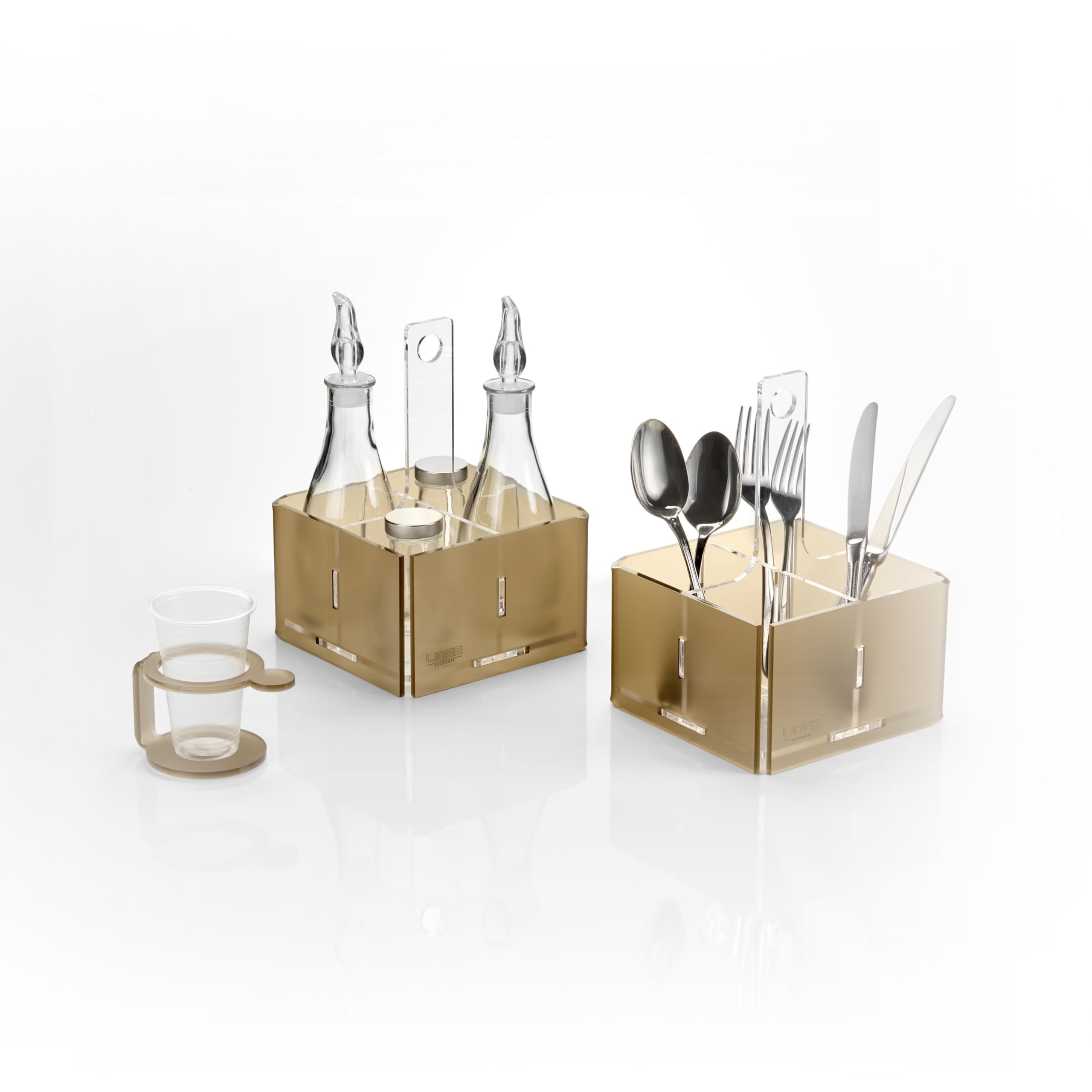 LINEE Recanati MEDITERRANEA Menage – Set Condimenti Porta Olio Aceto Sale Pepe in PMMA e Vetro 17x17x23 cm – Design Decorativo da Tavola – Made in Italy (Trasparente)