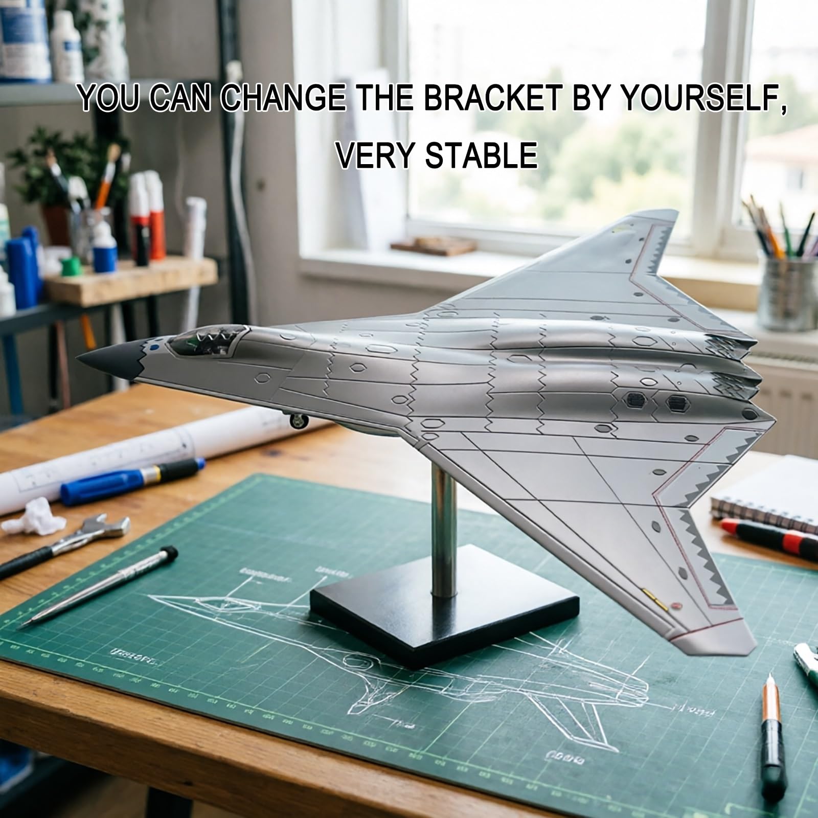 Modello aereo militare J-50 sesta generazione Stealth Fighter in scala 1:144 - Espositore collezione preassemblato con parti mobili, regalo for gli appassionati aviazione Collezionisti modelli