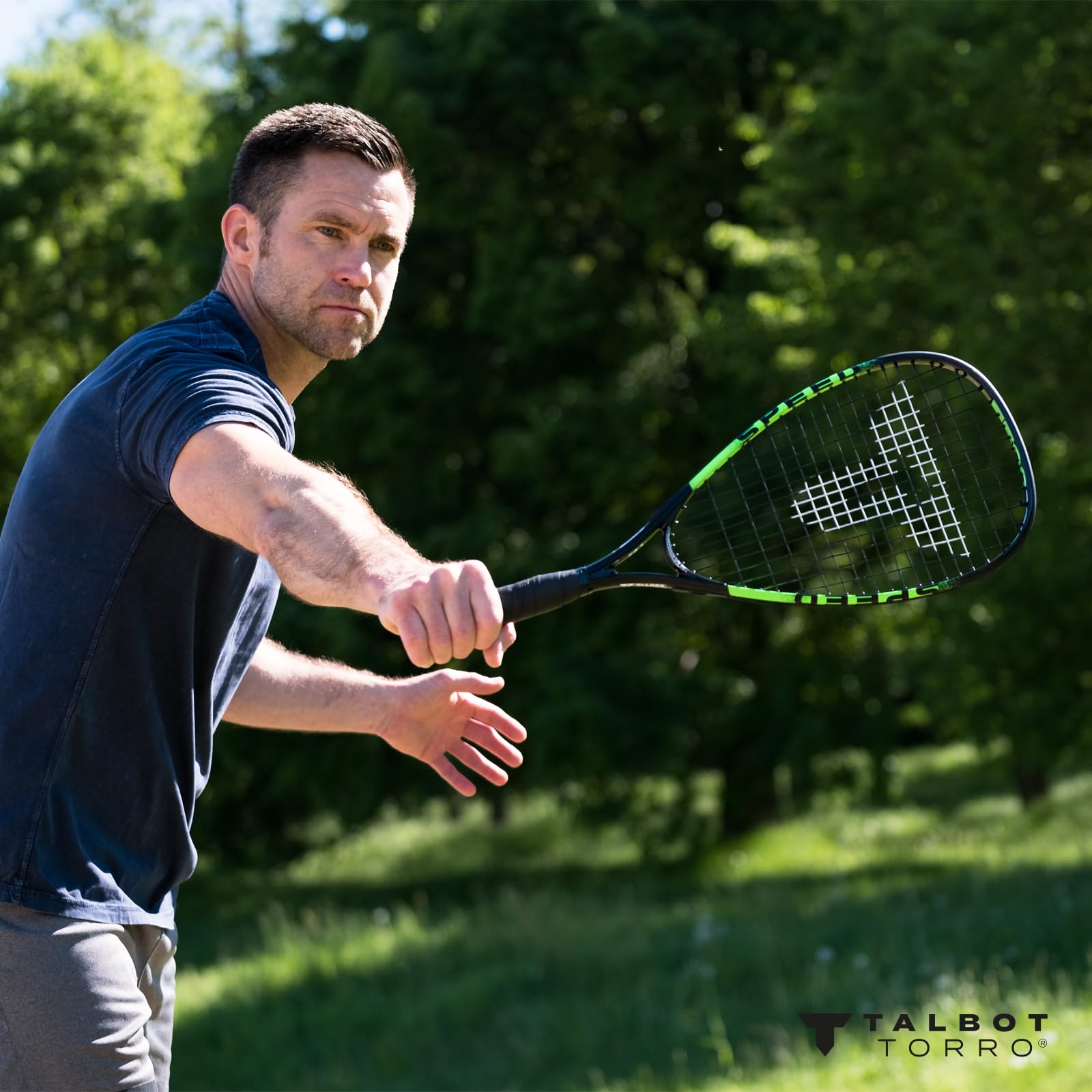 Talbot-Torro Speed-Badminton Set Speed 5500, 2 handliche Alu-Rackets 56,5cm, 6 windstabile Bälle, im trendigen Rucksack