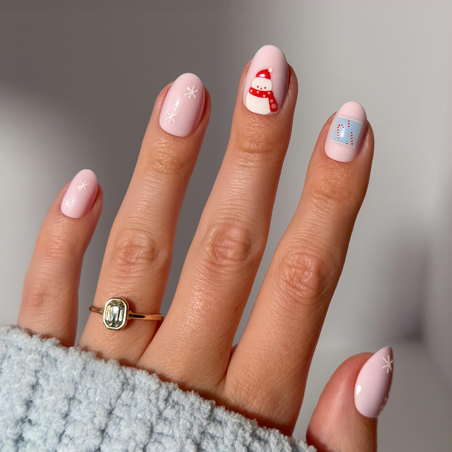 Glamnetic Press On Nails – Cocoa & Kisses | Short Oval Fake Nails in Nude Base with Festive Winter Graphics, Glossy Finish, Salon Quality Holiday
