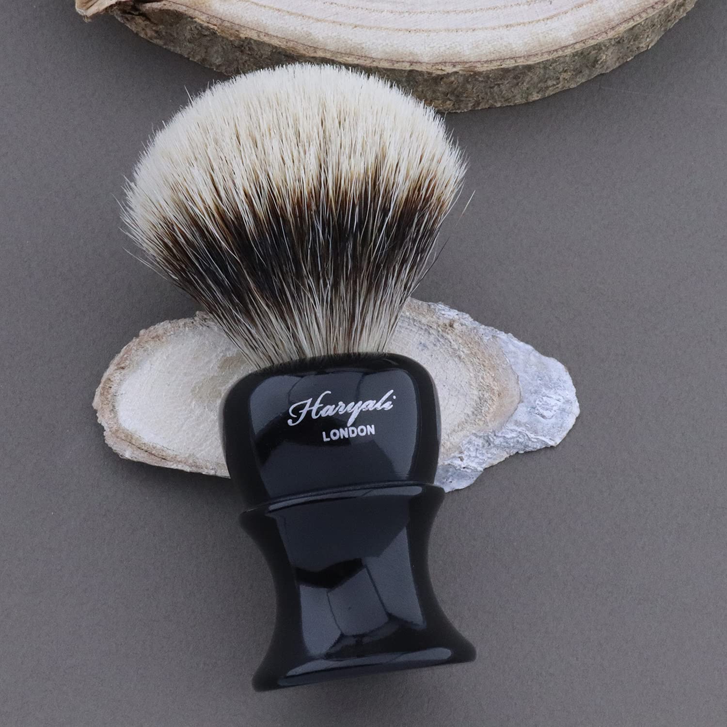 Haryali London, Set da barba in 3 pezzi, rasoio a doppia lama con pennello da barba sintetico con punta argentata e supporto da barba – Kit di lusso per la cura personale maschile