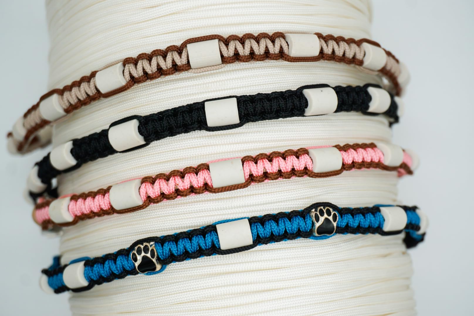 EM-Keramik Halsband für Hunde – Personalisierte Maßanfertigung – Individuelle Designs – Handgefertigt in Deutschland – Fragen an info@pfoten-bro.de
