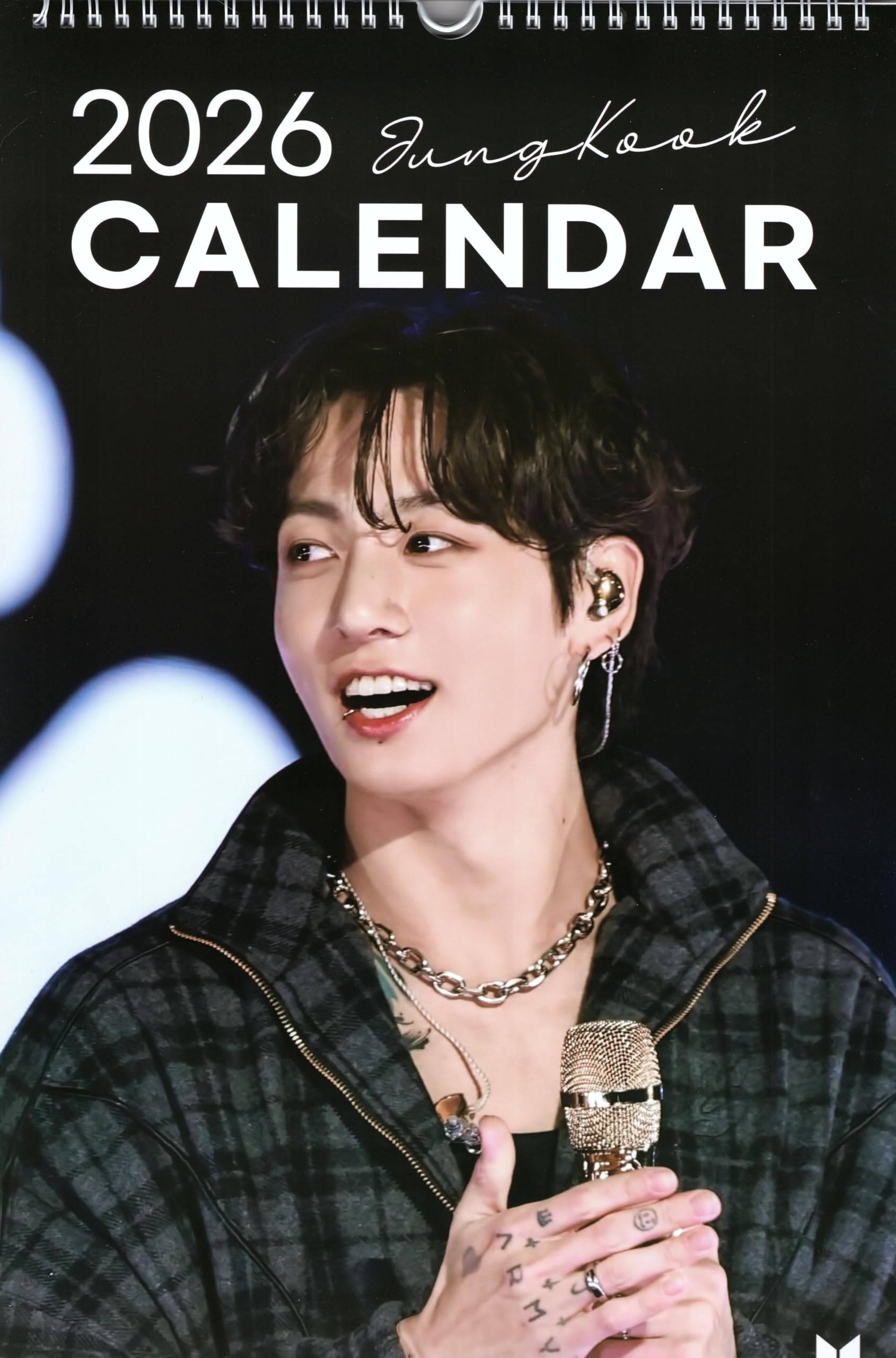 Amazon | ジョングク グッズ 大判 壁掛け カレンダー 2026年 (令和8年