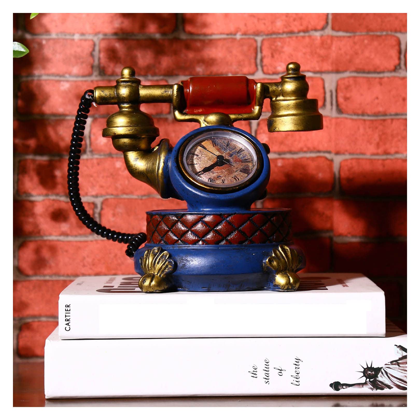Téléphone antique vintage pour décoration rétro de maison et salon