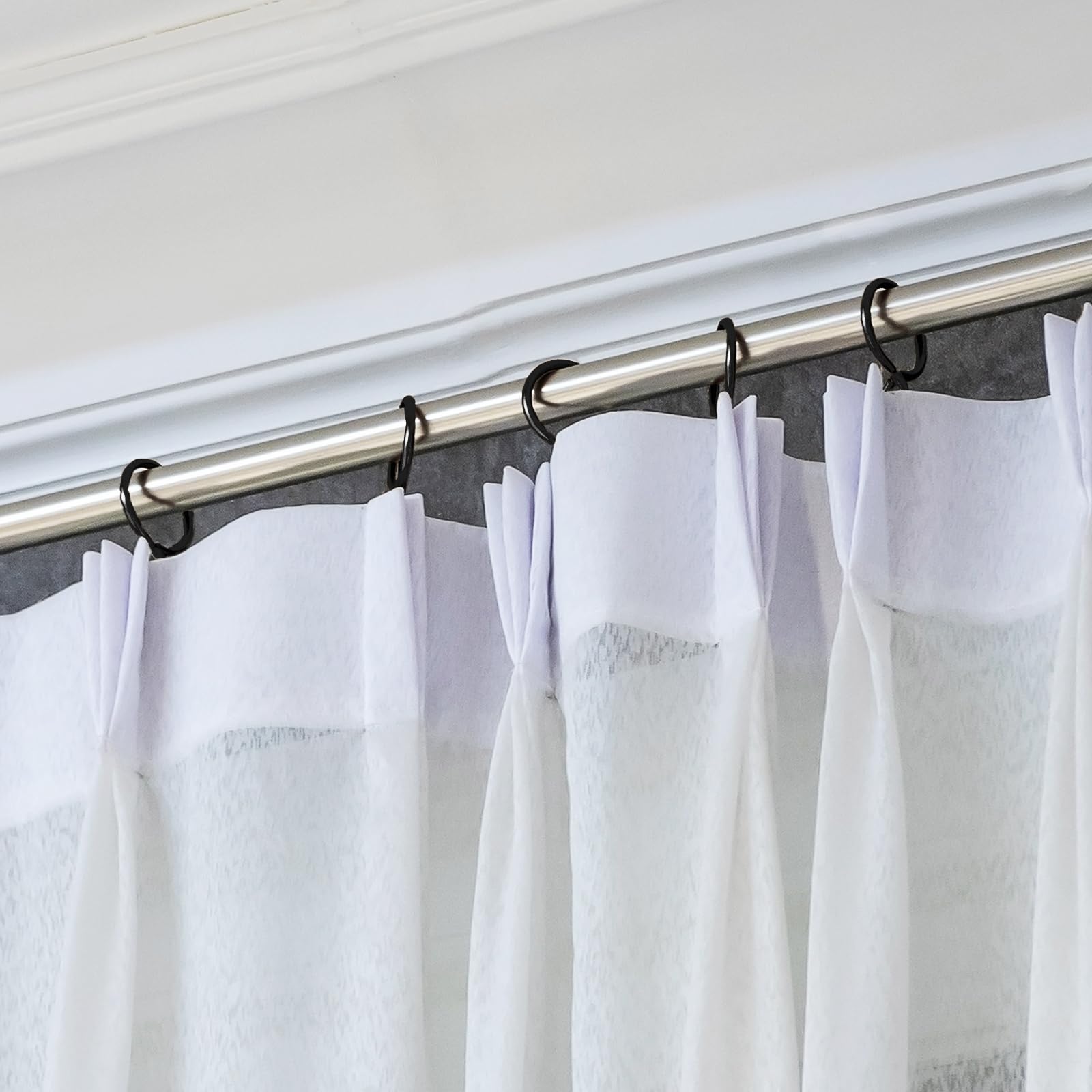 Hotop Lot de 60 anneaux de rideau en métal et 60 crochets en métal pour fenêtre, porte de douche, rideau de douche (noir, 4,1 cm)