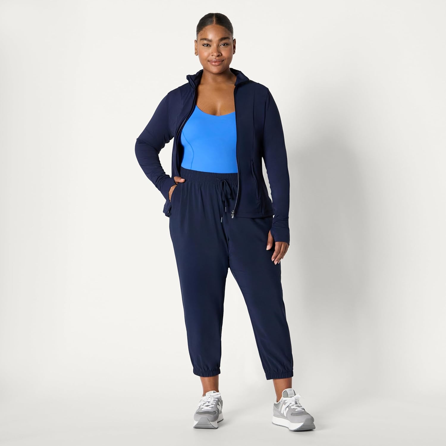 Amazon Essentials Women's Active Performance Stretch Woven 23.5" Inseam Crop Jogger Pant - Image 3