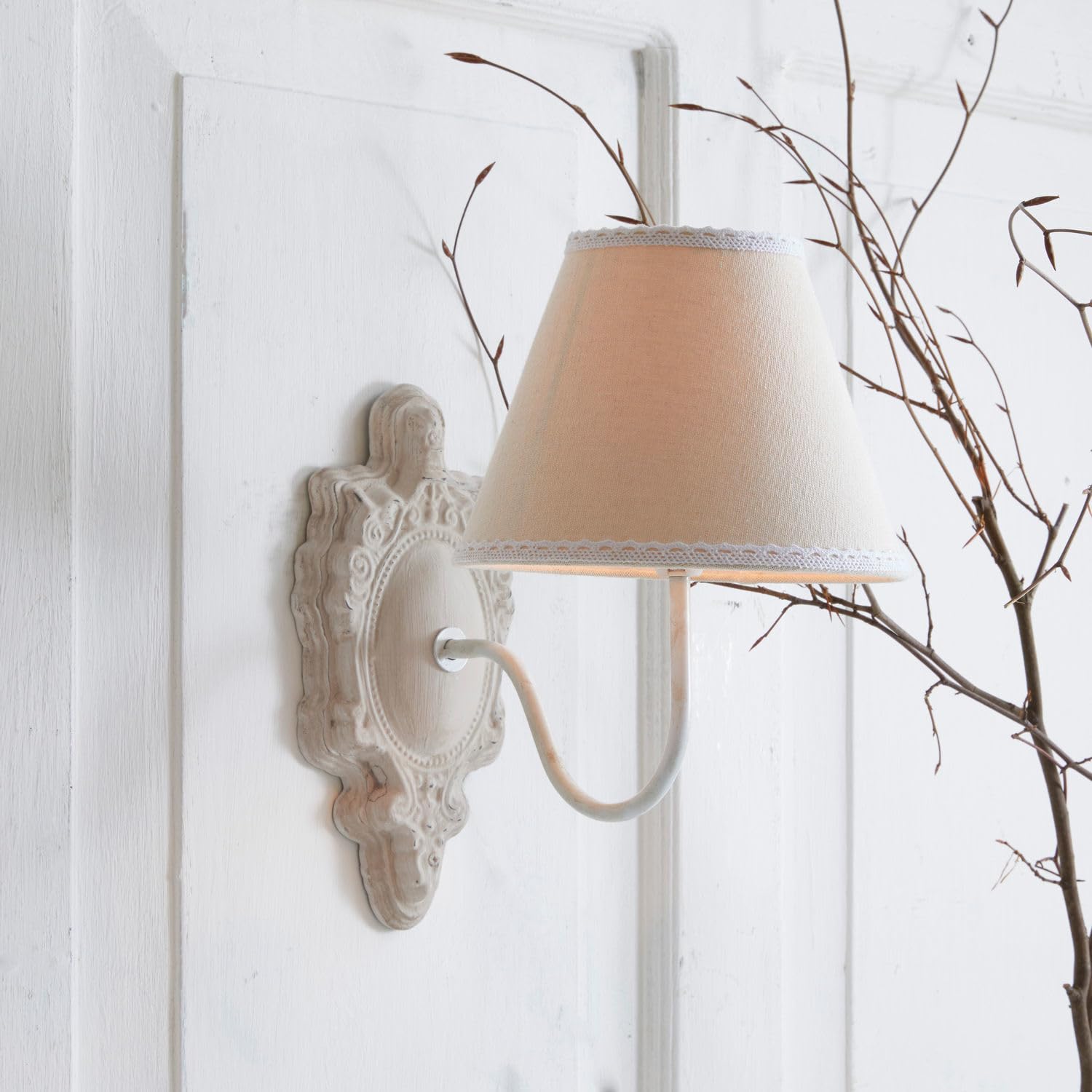 LOBERON Wandlampe Ascoux, aufwendiges Wand-Ornament, Wandleuchte im Shabby-Chic, Nostalgie-Charme, Wohnzimmerlampe, Eisen, Leinen, MDF, antikbeige