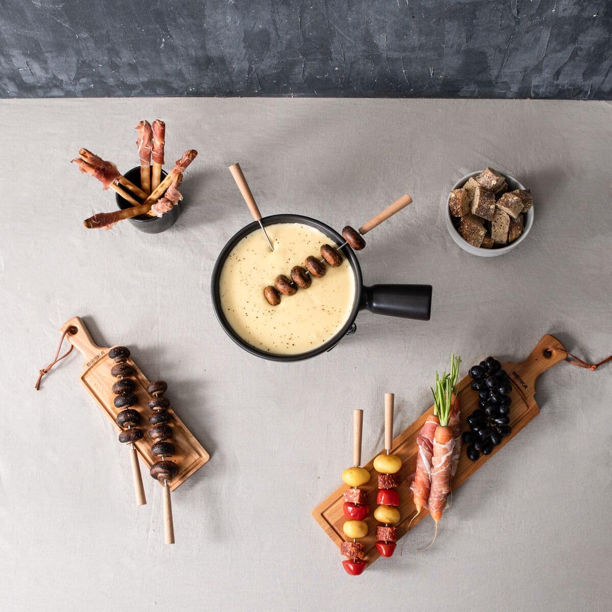 Boska Set à Fondue Nero/Caquelon de fondue avec 6 fourchettes/Support en fonte/Caquelon lavable au lave-vaisselle/Noir / 1 L