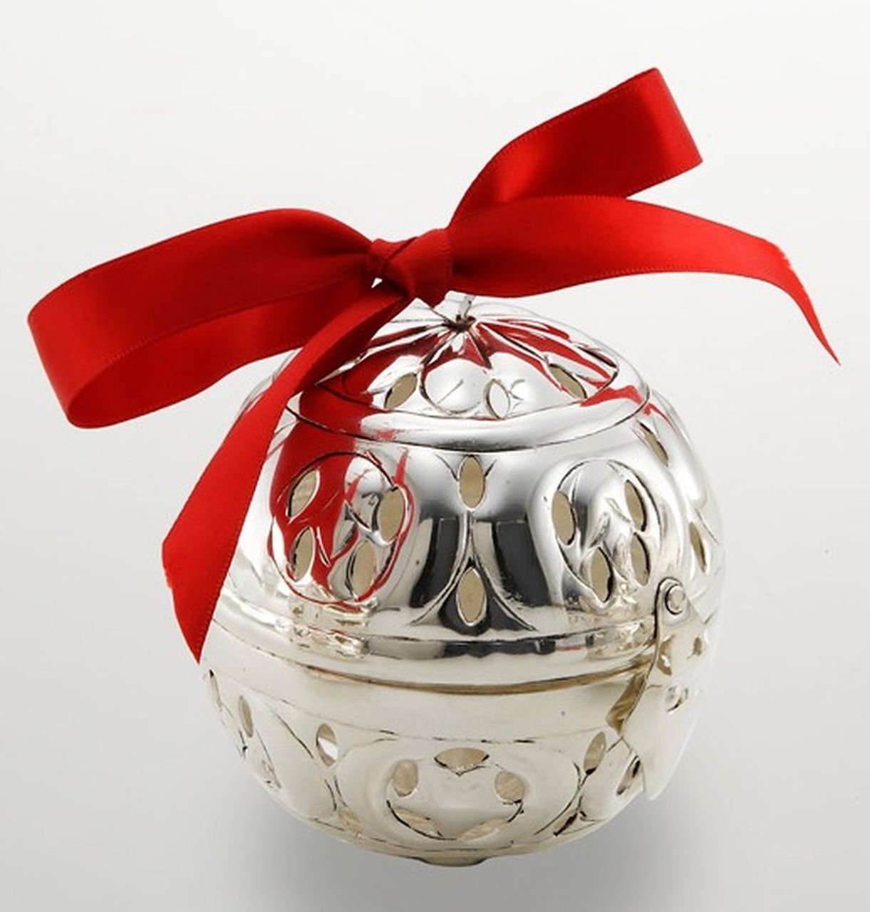 Bolas de Navidad de Plata en Estilo Sheffield Perforado cod.5170881 cm 9h diam.8 by Varotto & Co.