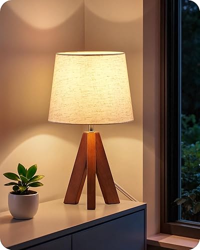 LE51TL05 - Lámpara de mesa pequeña con trípode, moderna lámpara de mesita de noche con pantalla de tela, lámpara de escritorio de madera bohemia