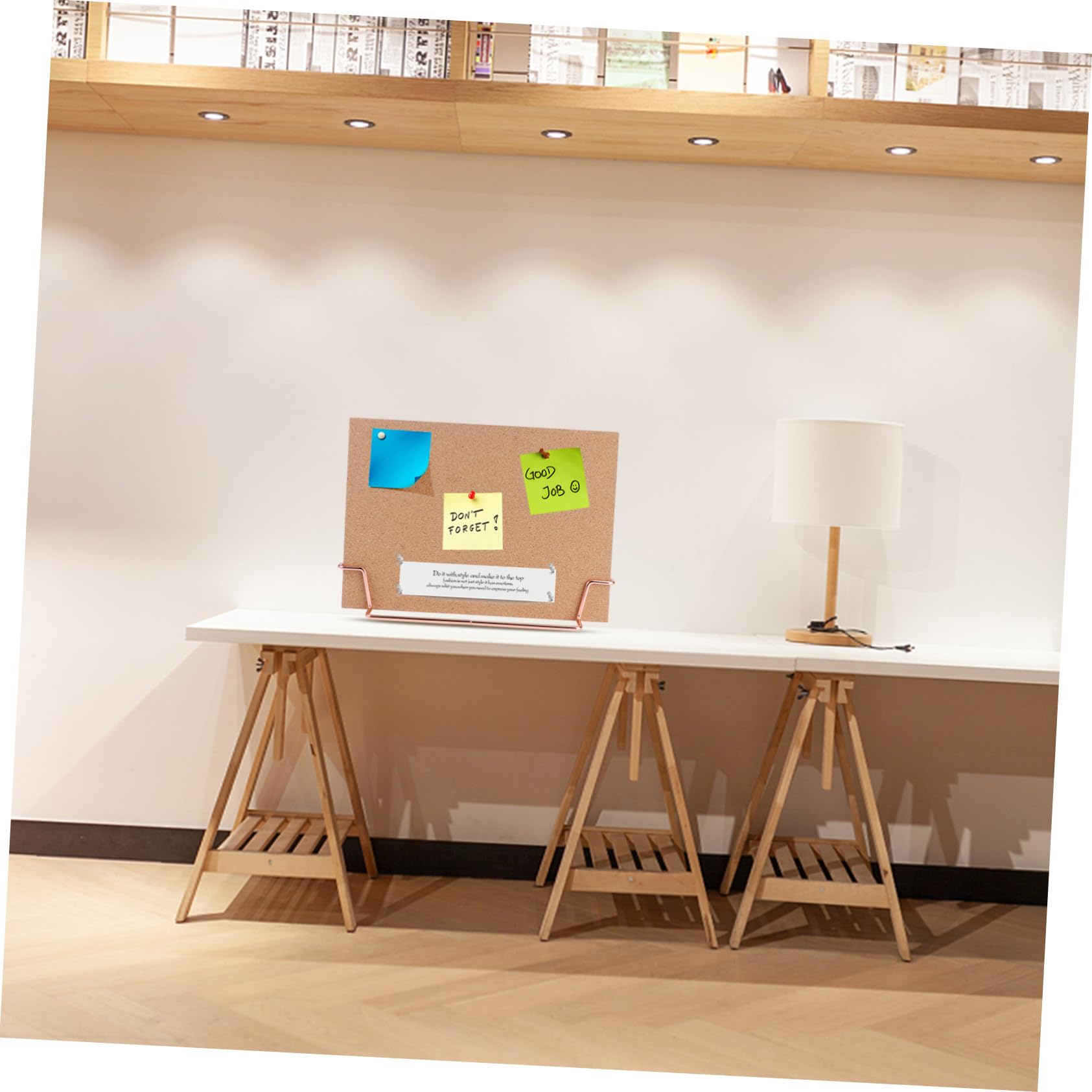 Ipetboom Bacheca Sughero da Parete e Scrivania con Base Rosa Oro Memo Board in Legno con Puntine per Casa e Ufficio Lavagna per Appunti e Messaggi Multifunzione Decorazione per Ambienti di