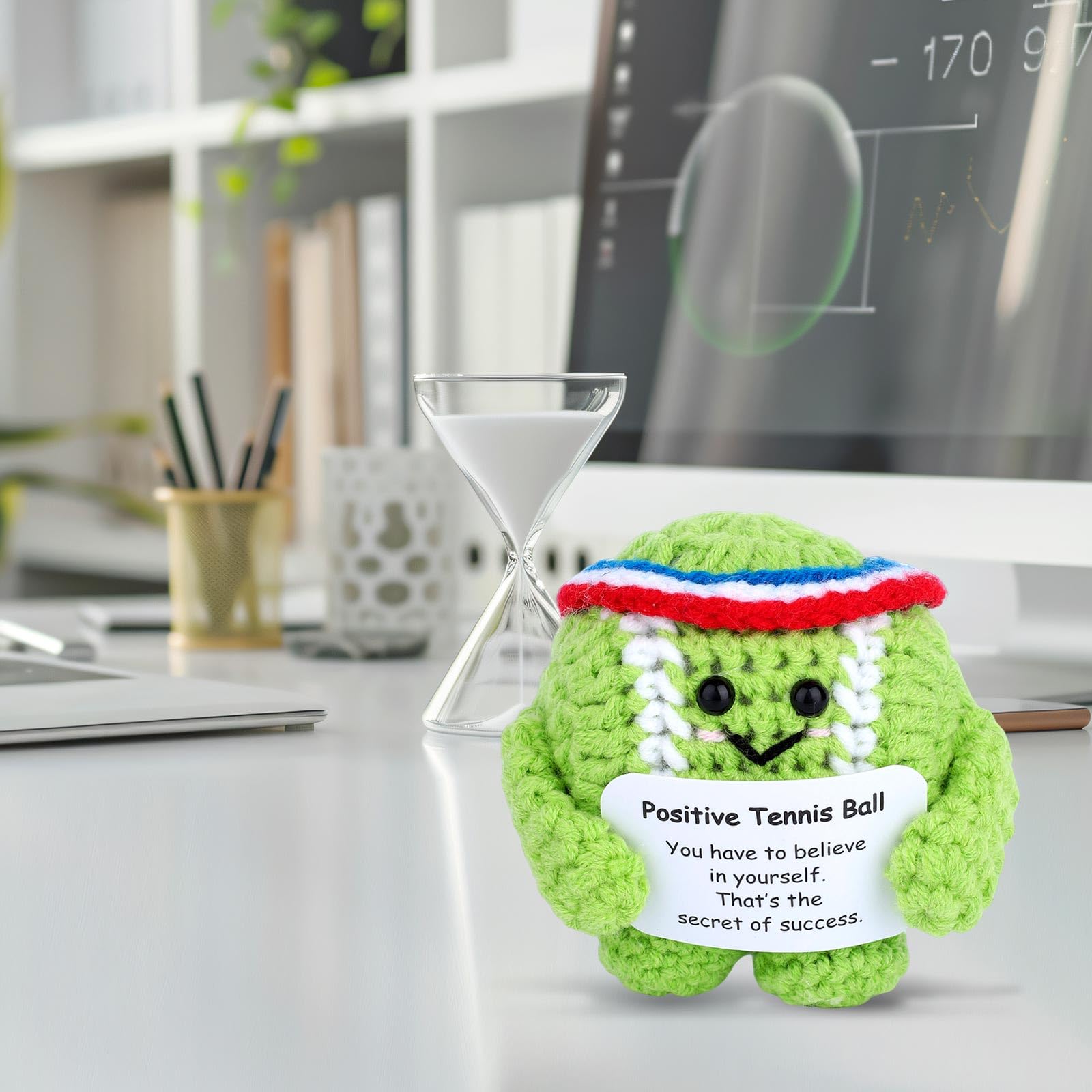 TOYMIS 2pz Palline Tennis Positivo, Peluche Supporto Emotivo e Motivazionale con Carta Positiva Giocattoli Tennis Lavorati a Maglia Regali Allegria Amanti Dello Sport e Decorazioni per Feste Tavolo