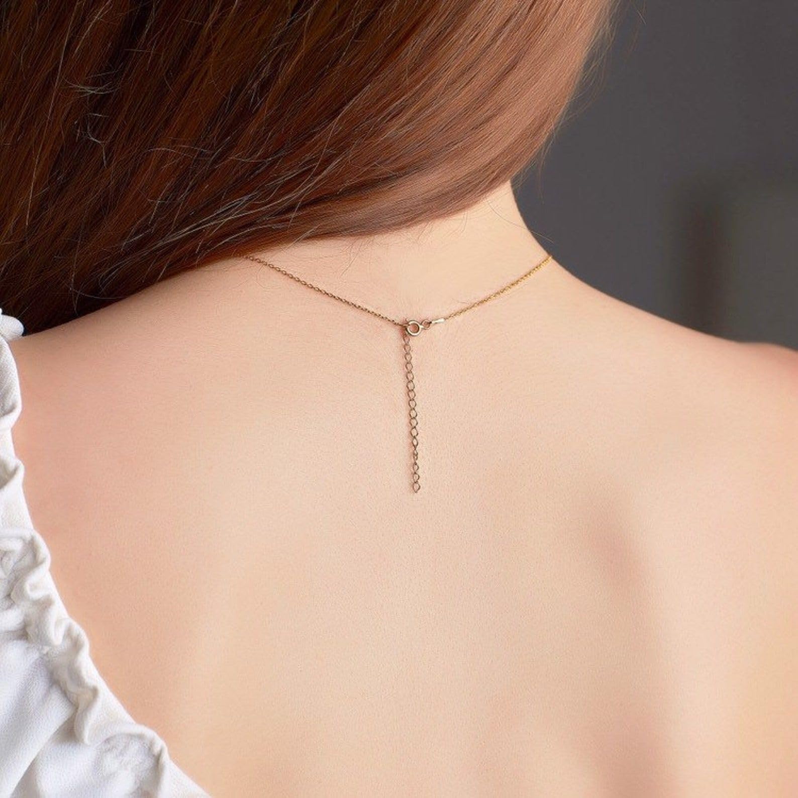 Su misura collana con iniziale, personalizzato lettera delicato ciondolo per lei damigella Natale