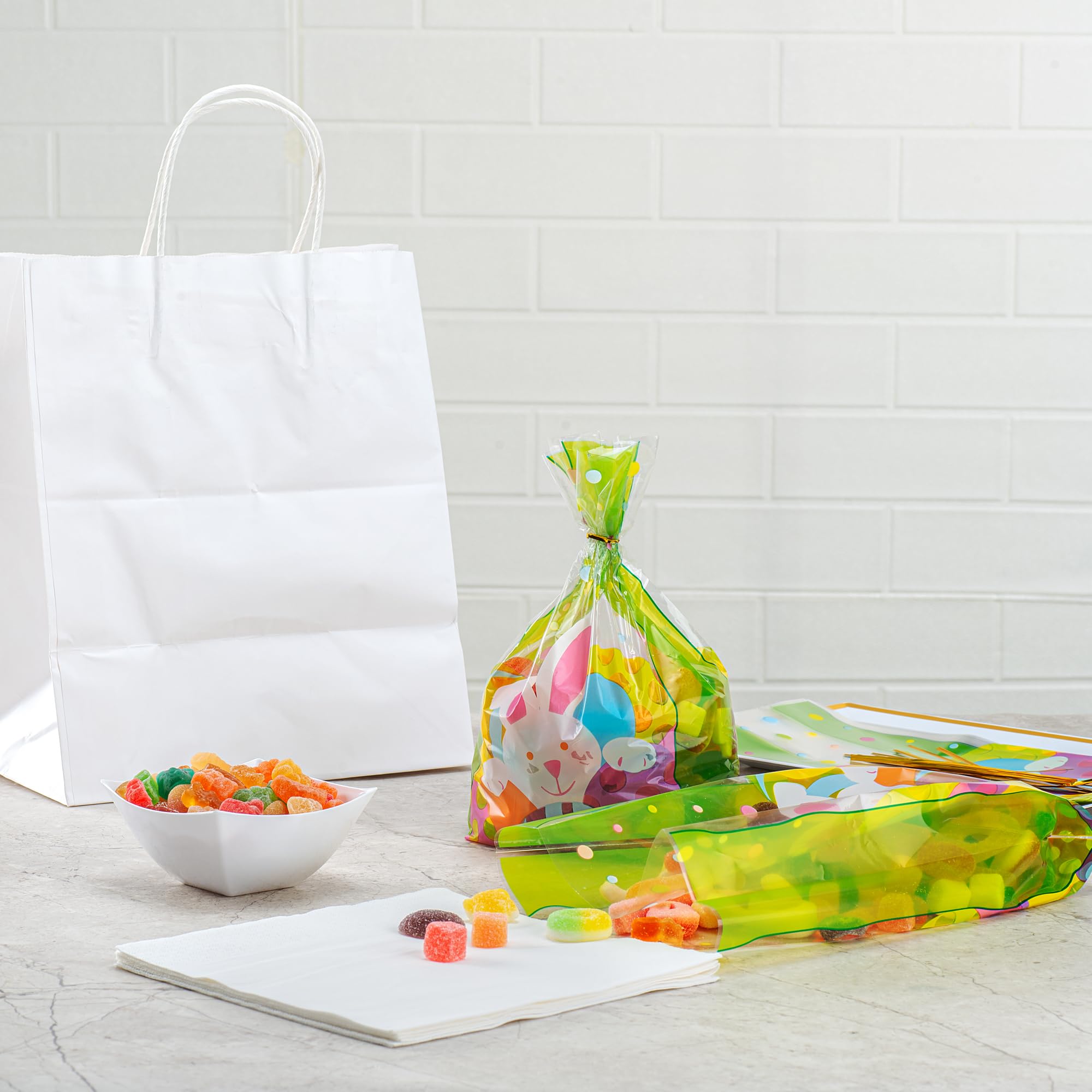 Restaurantware Bolsas de dulces Bag Tek de 5 x 3 x 11 pulgadas, 100 bolsas de dulces impresas con fuelle – Conejo de Pascua, lazos giratorios se venden por separado, bolsas de plástico para caramelos