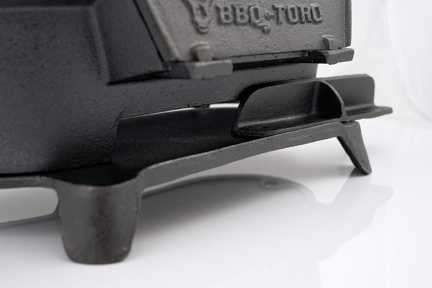 BBQ-TORO Pentola in ghisa con griglia | 50 x 25 x 23 cm | Barbecue da Campeggio a Carbone di Legna Hibachi Style BBQ-TORO Pentola in ghisa con griglia | 50 x 25 x 23 cm | Barbecue da Campeggio a Carbone di Legna Hibachi Style