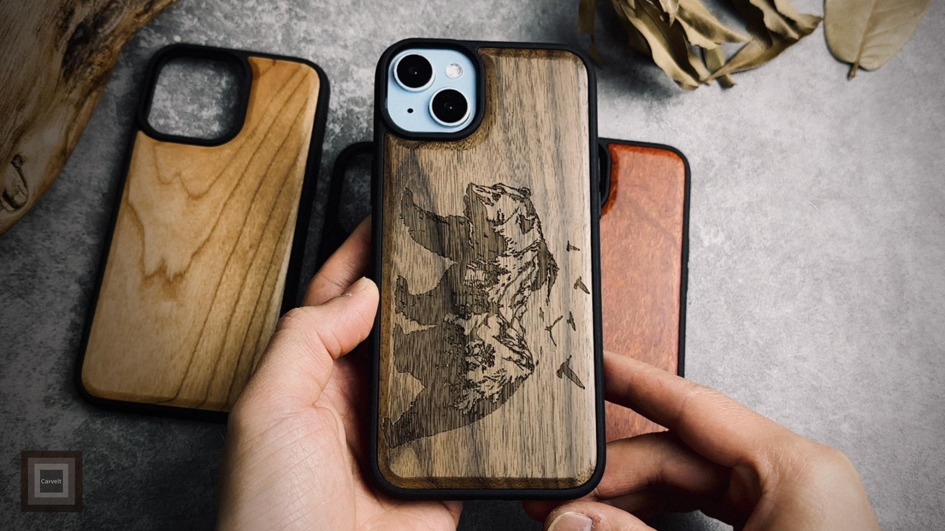 Coque Carveit Pour IPhone 14 Pro - Bois Et Coquillage Gravé (Motif Fleurs Et Oiseaux) - Compatible MagSafe
