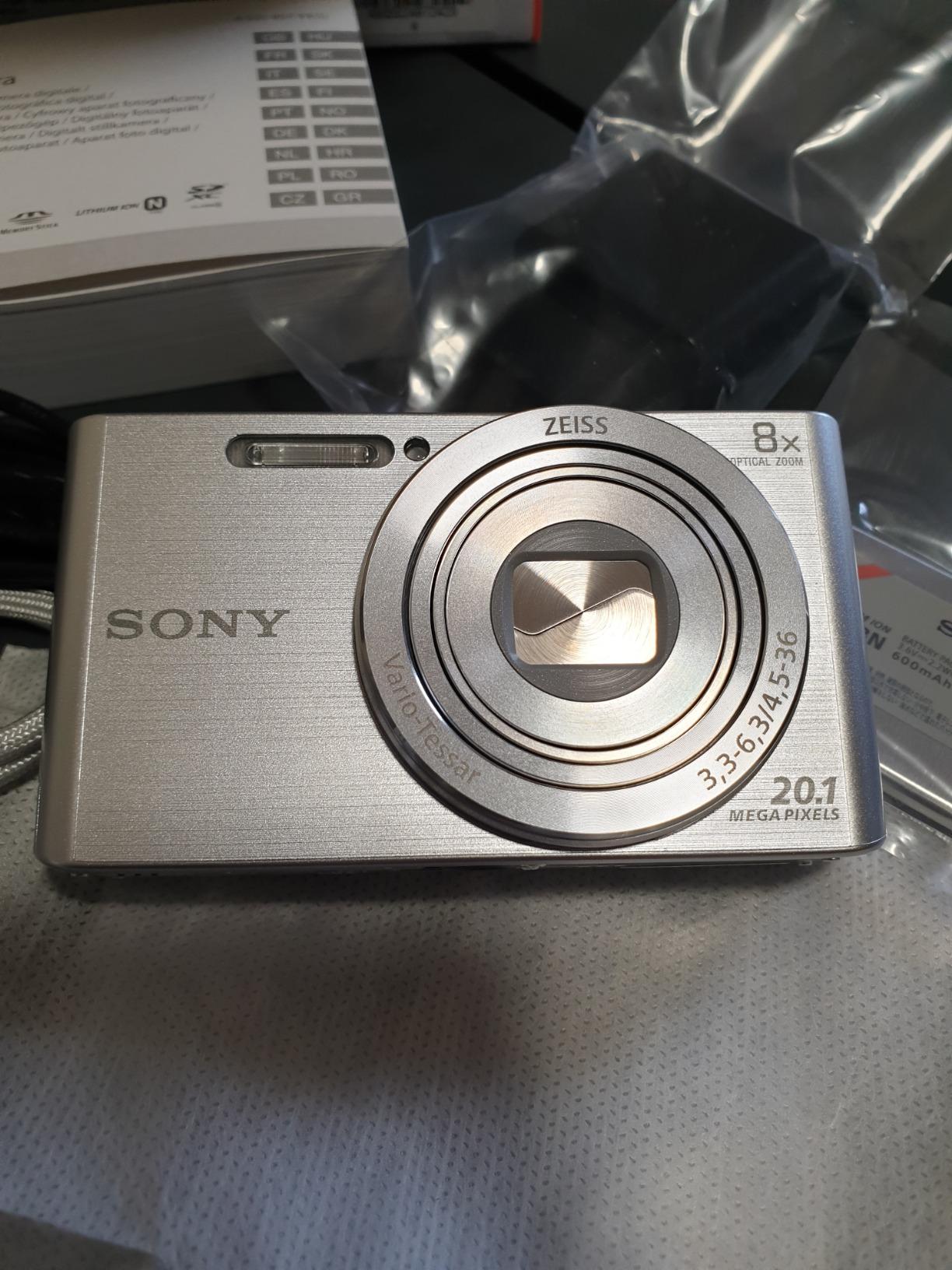 Sony Cyber-shot DSC-W830 Fotocamera Digitale Compatta Argento &ndash; 20.1MP Zoom 8x Ottico &ndash; Usata Dal Giappone